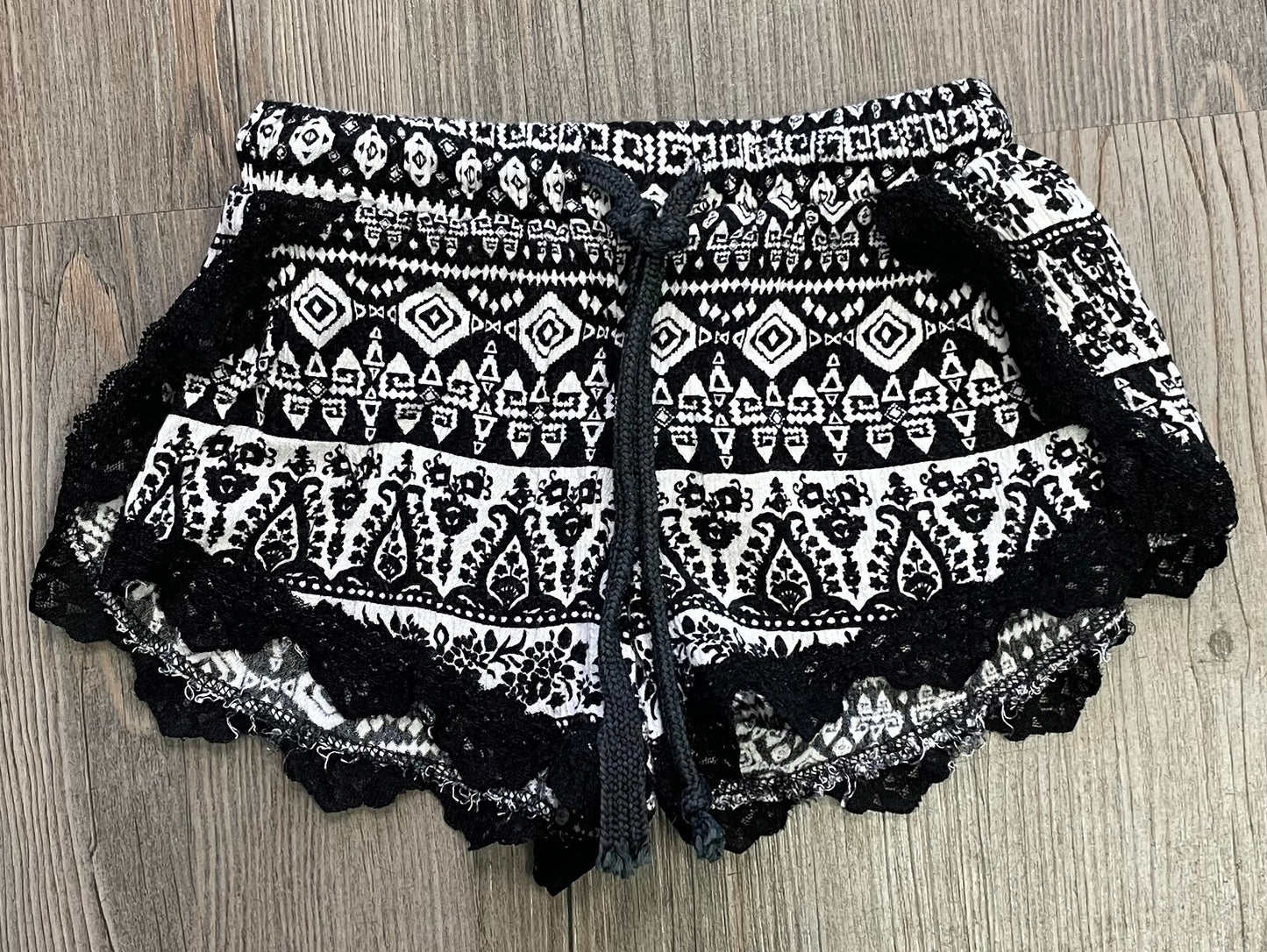 Black  T2 Love Shorts, 4Y