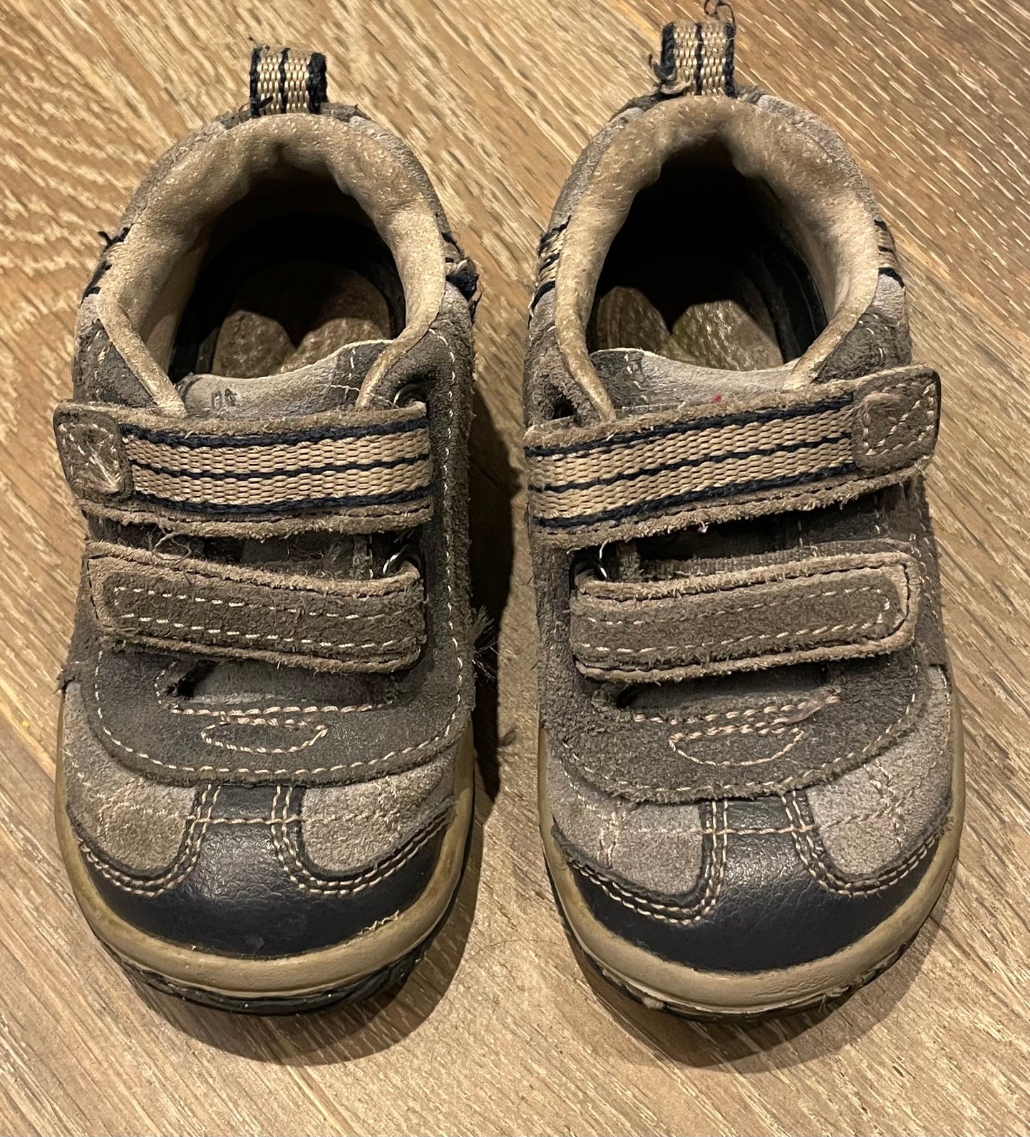 Grey  Stride Rite  Suede, 5T