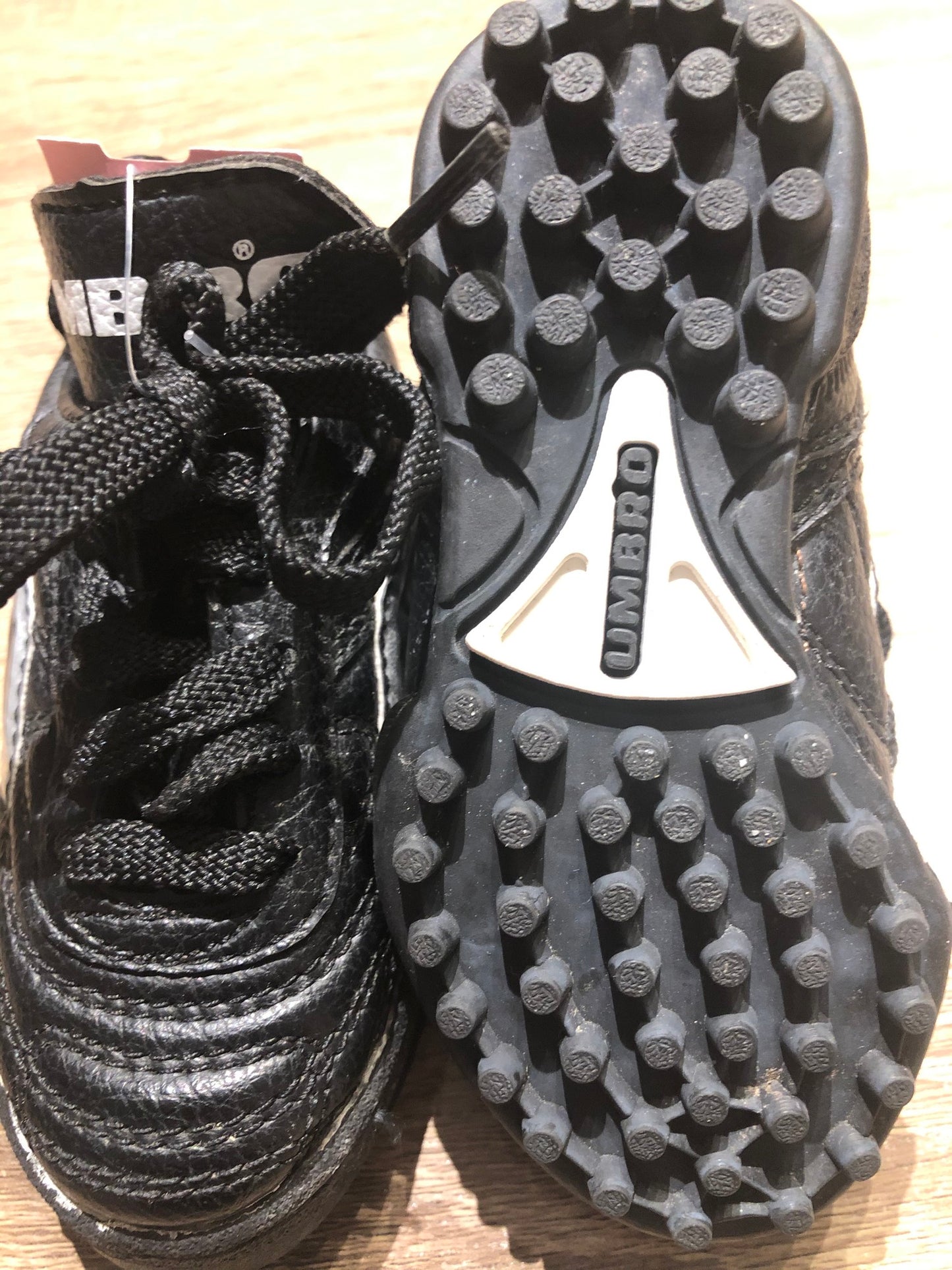 Black  Umbro Baseball Shoes, 6T