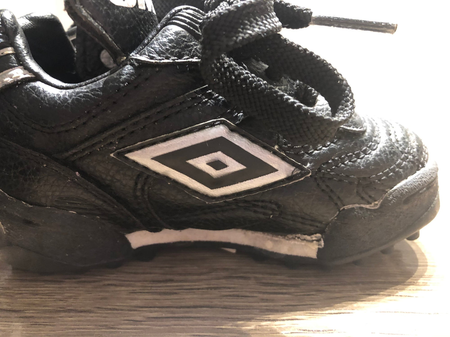 Black  Umbro Baseball Shoes, 6T