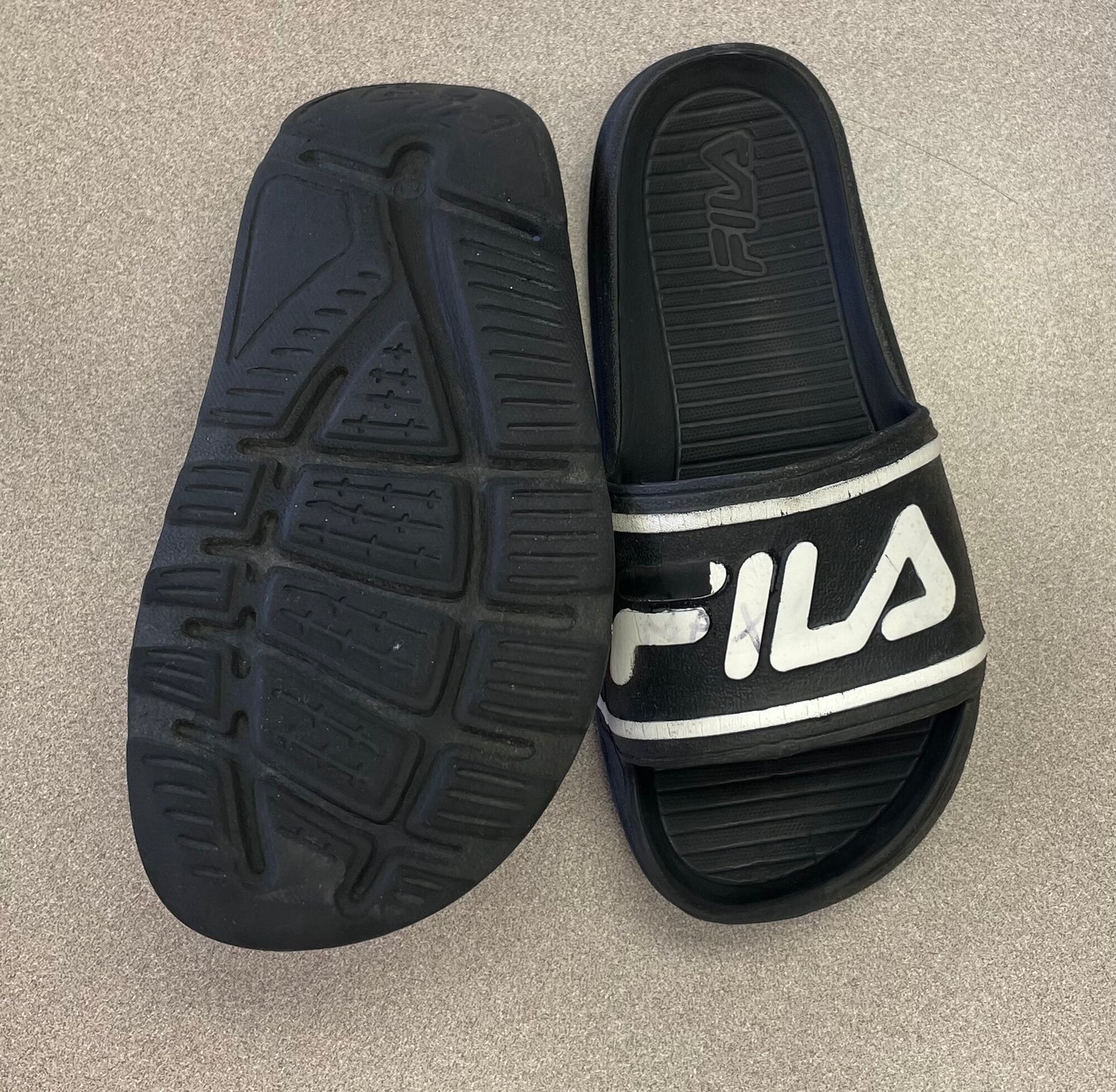 Black  Fila Slides, 11Y