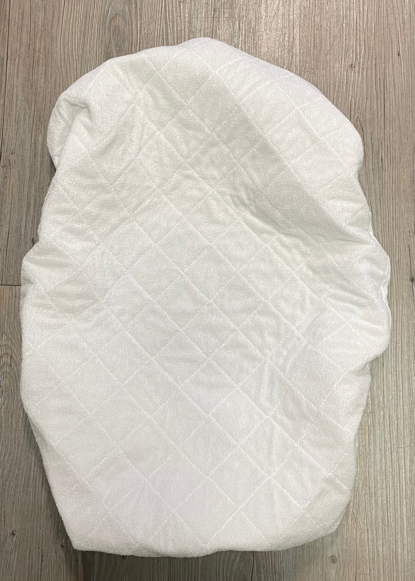 White  Biloban Bassinet Protecto, Pre-owned