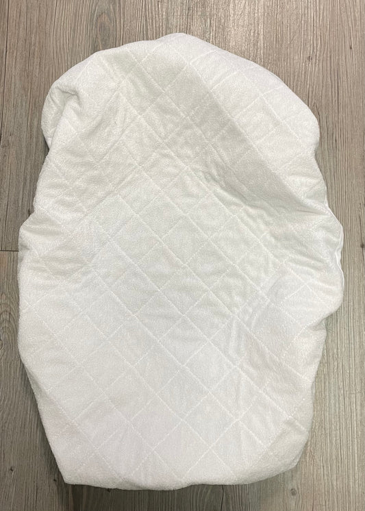 White  Biloban Bassinet Protecto, Pre-owned