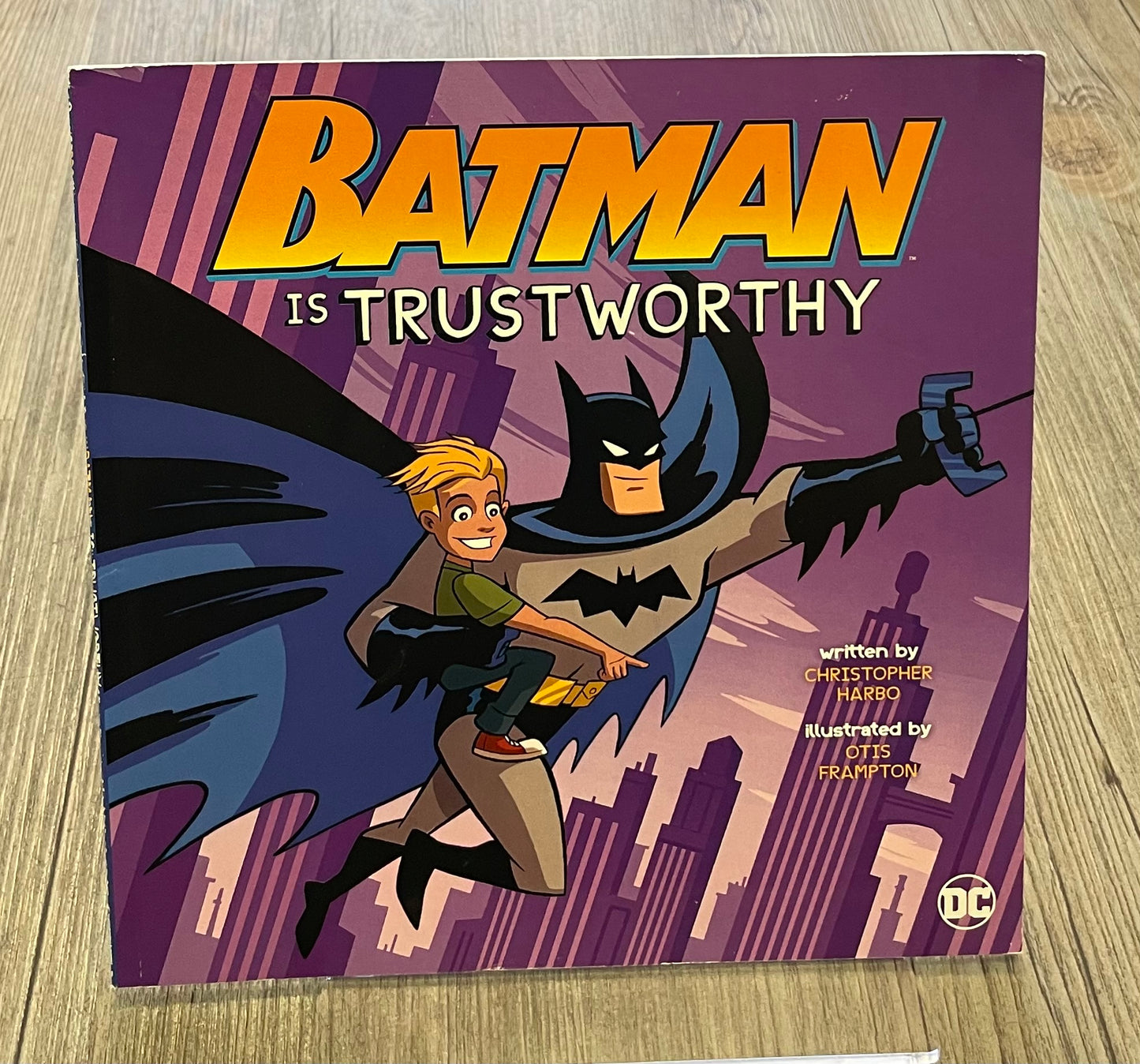 Multi  Batman Is Trustworthy, Paperback