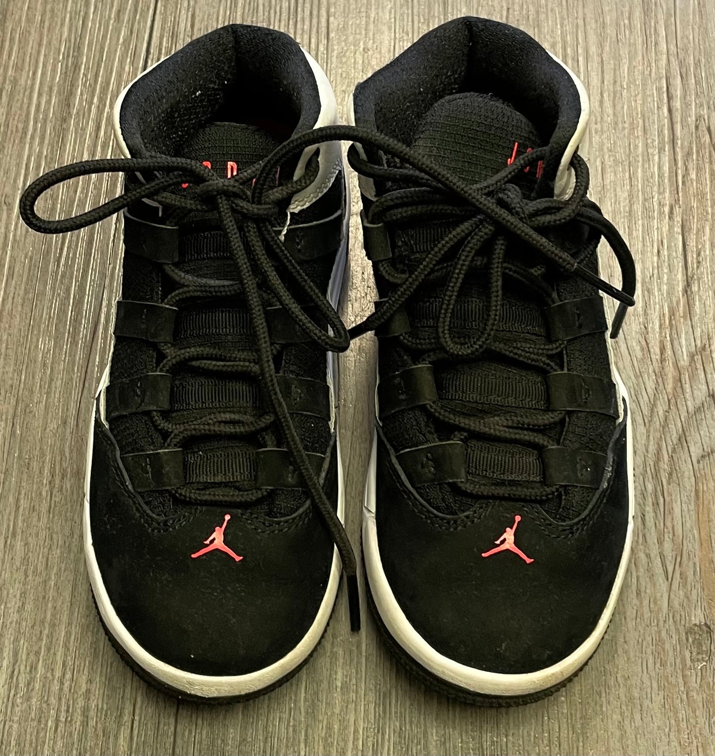 Black  Jordan Hightops, 11Y