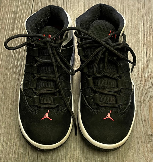 Black  Jordan Hightops, 11Y