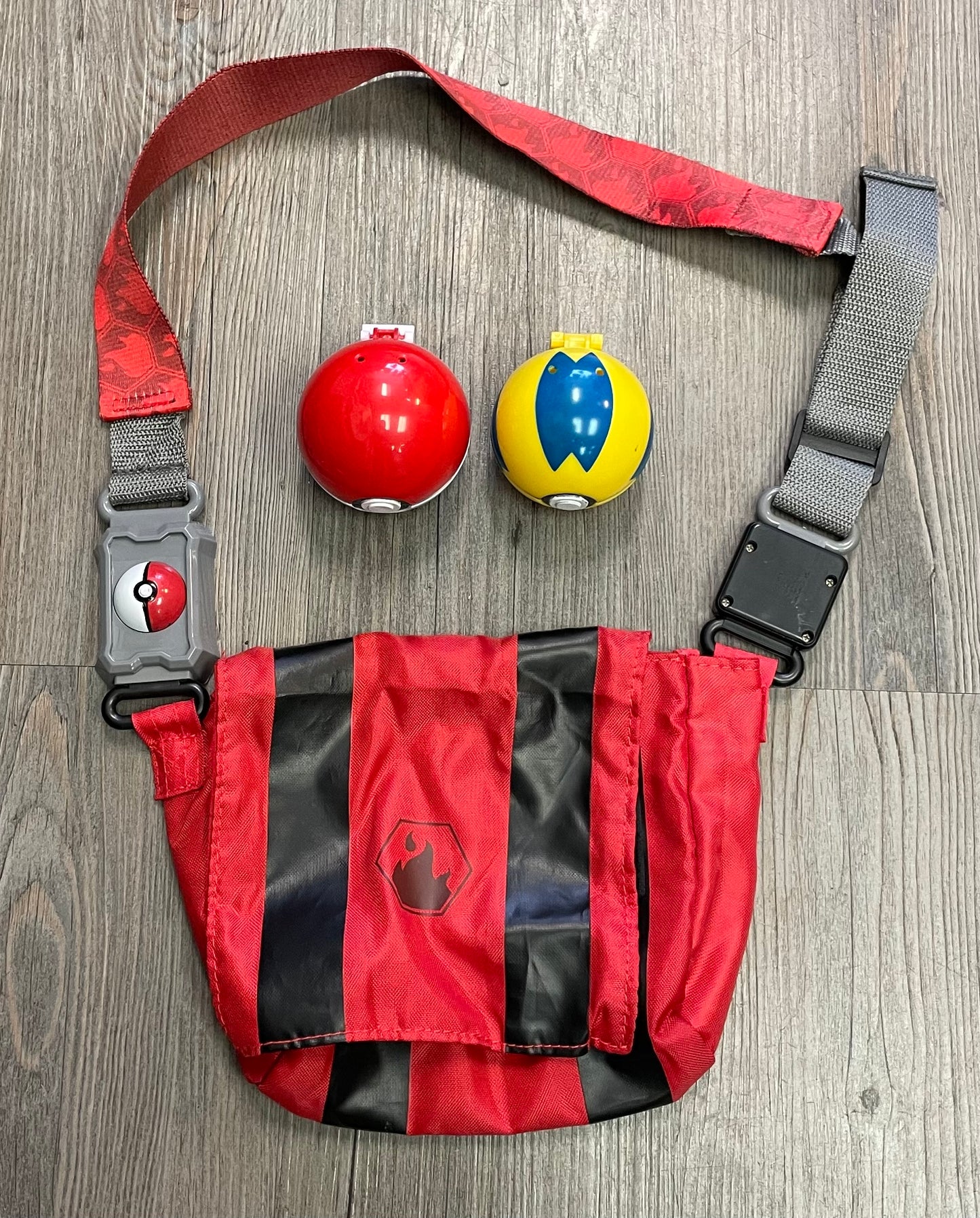 Multi  Pokemon FireBag Clip Go, Pre-owned