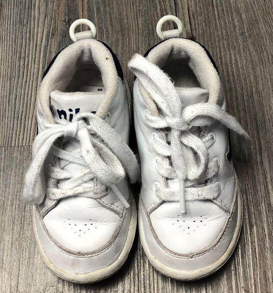 White  Nike Shoes, 6T