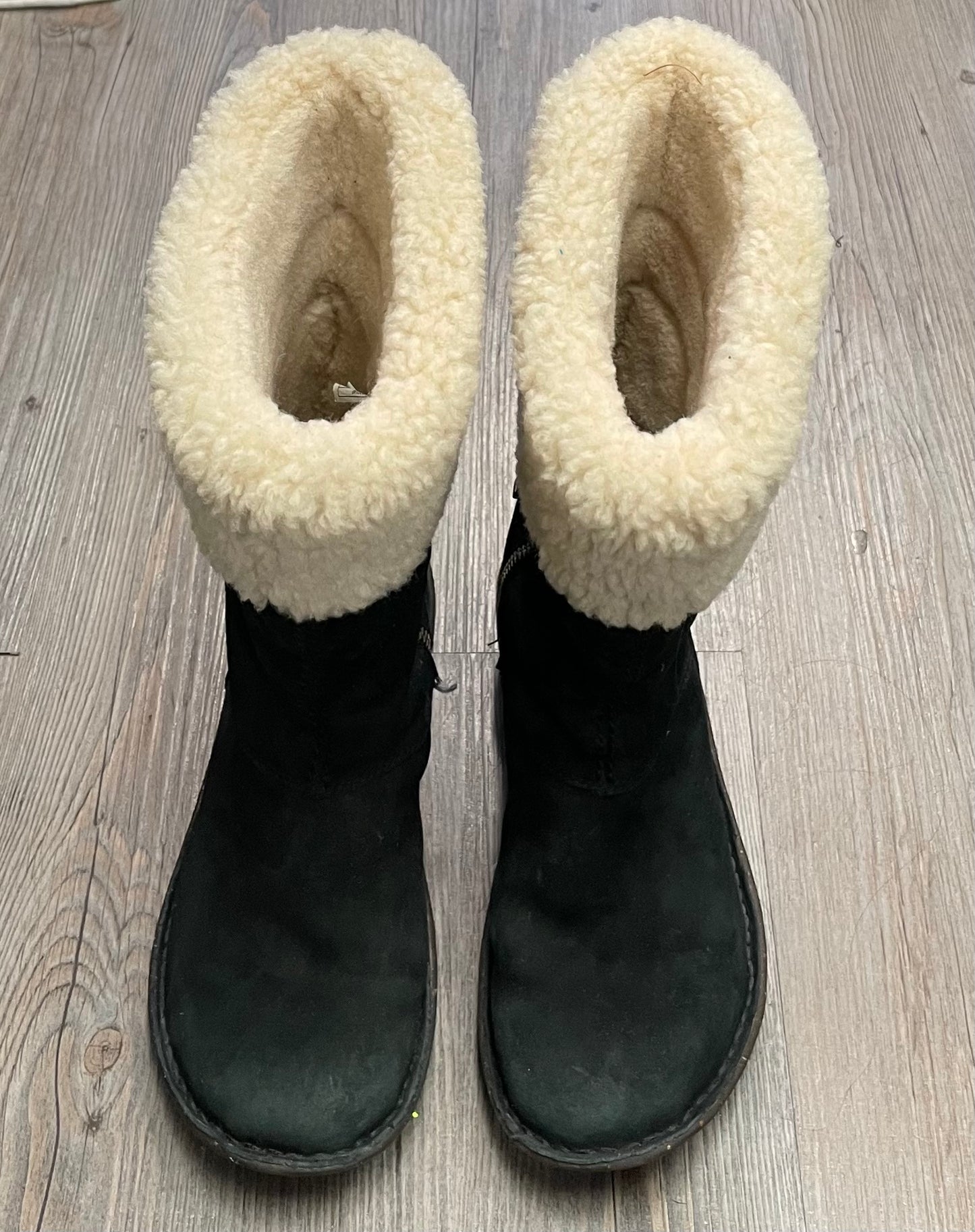 Black  Ugg Karyn Suede Mid Calf, 6Y