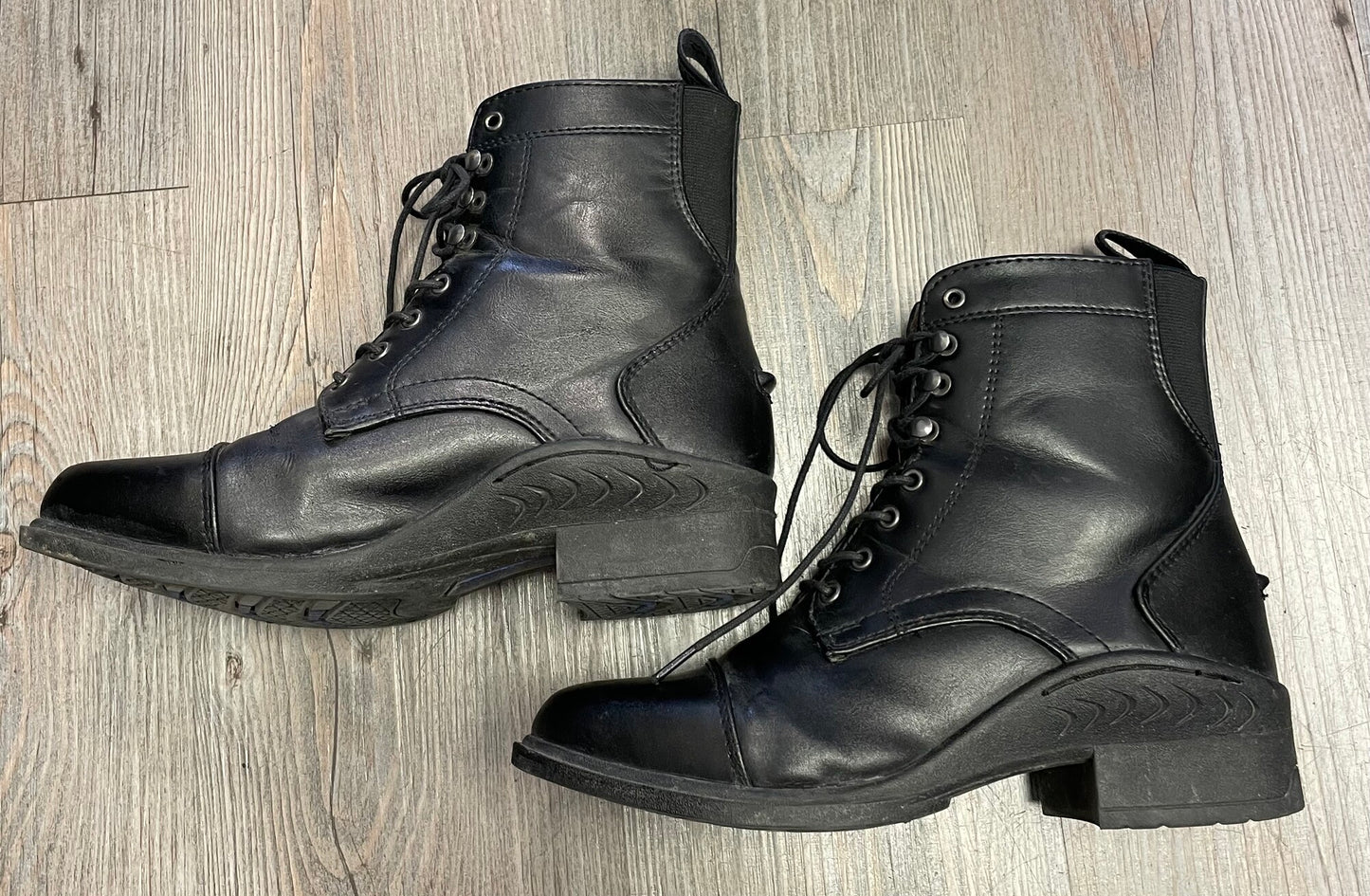 Black  Auken Fall Boots, 5.5Y