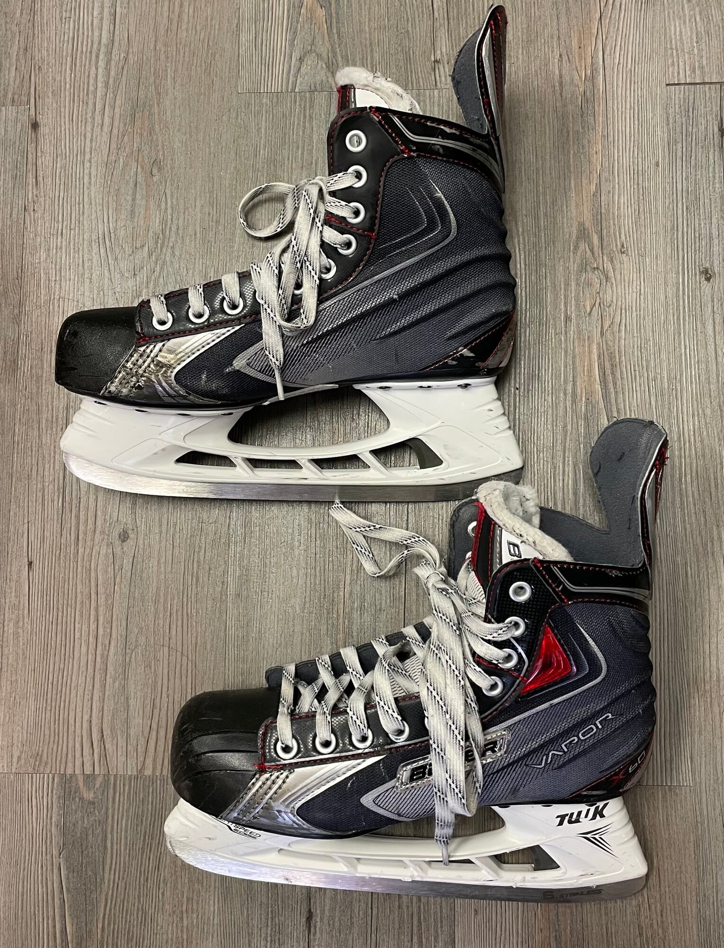 Black  Bauer Vapor X60 Hockey, 8.5Y