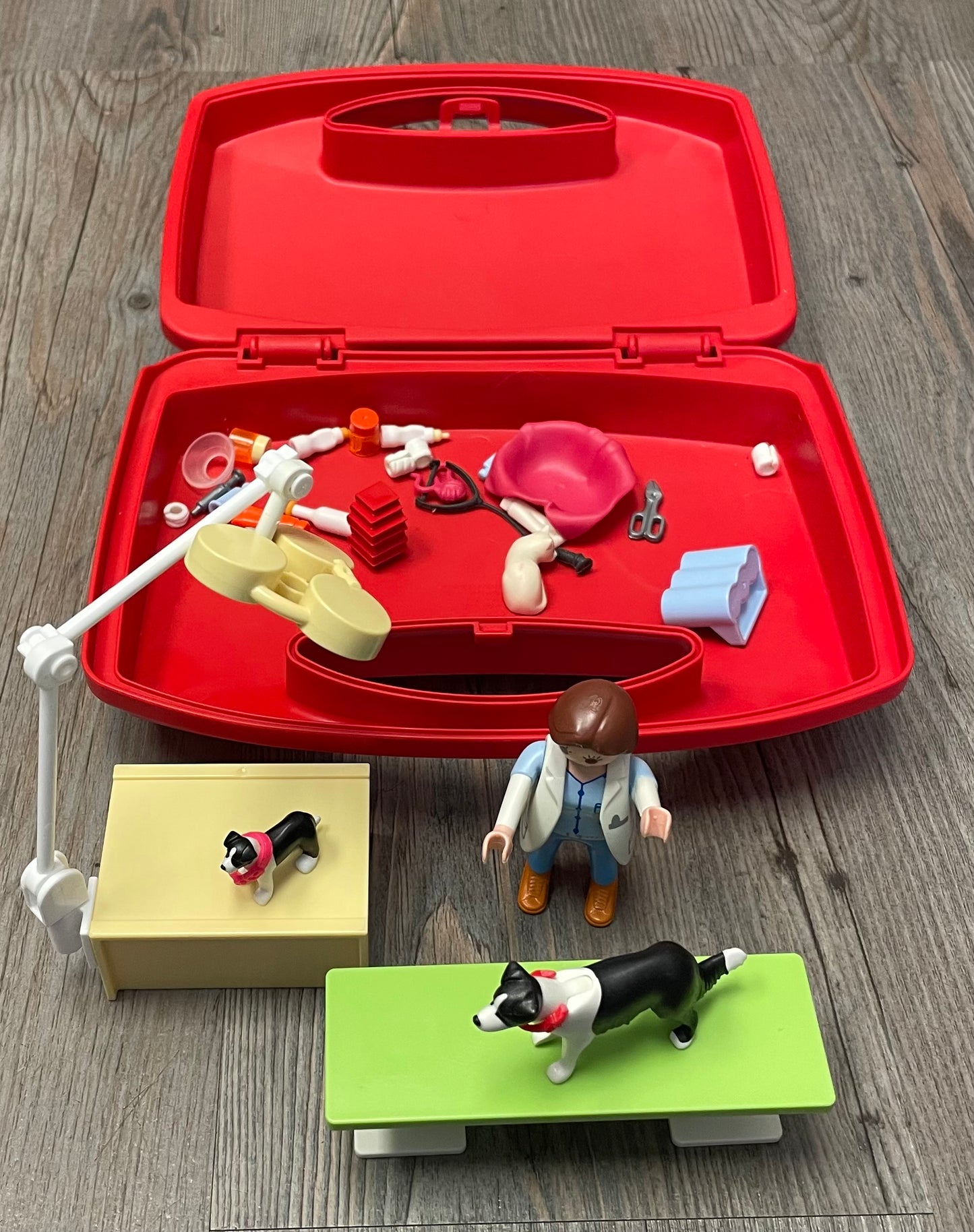 Multi  Playmobil Vet Clinic 5653, Pre-owned