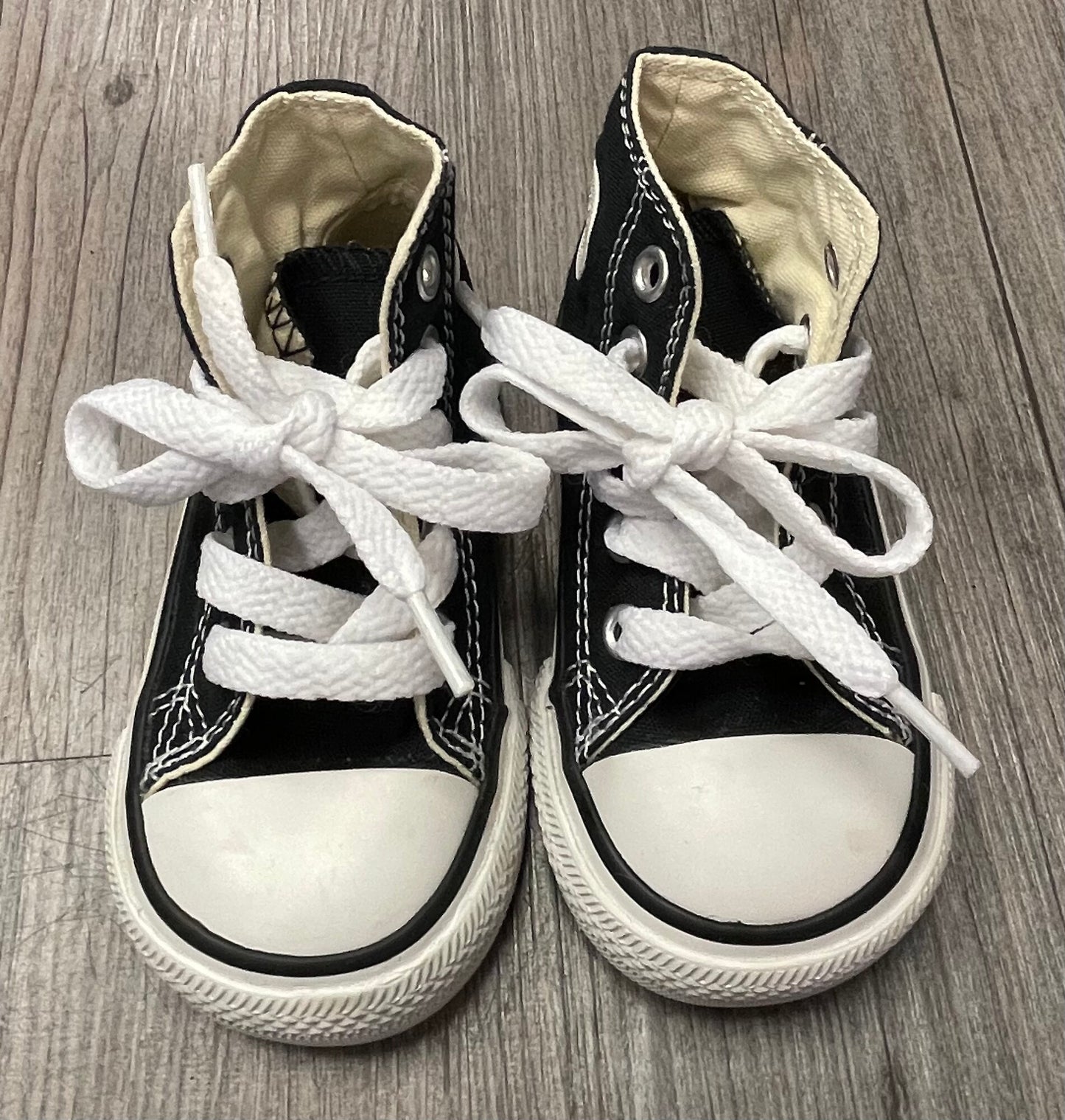 Black  Converse Hightop, 4T