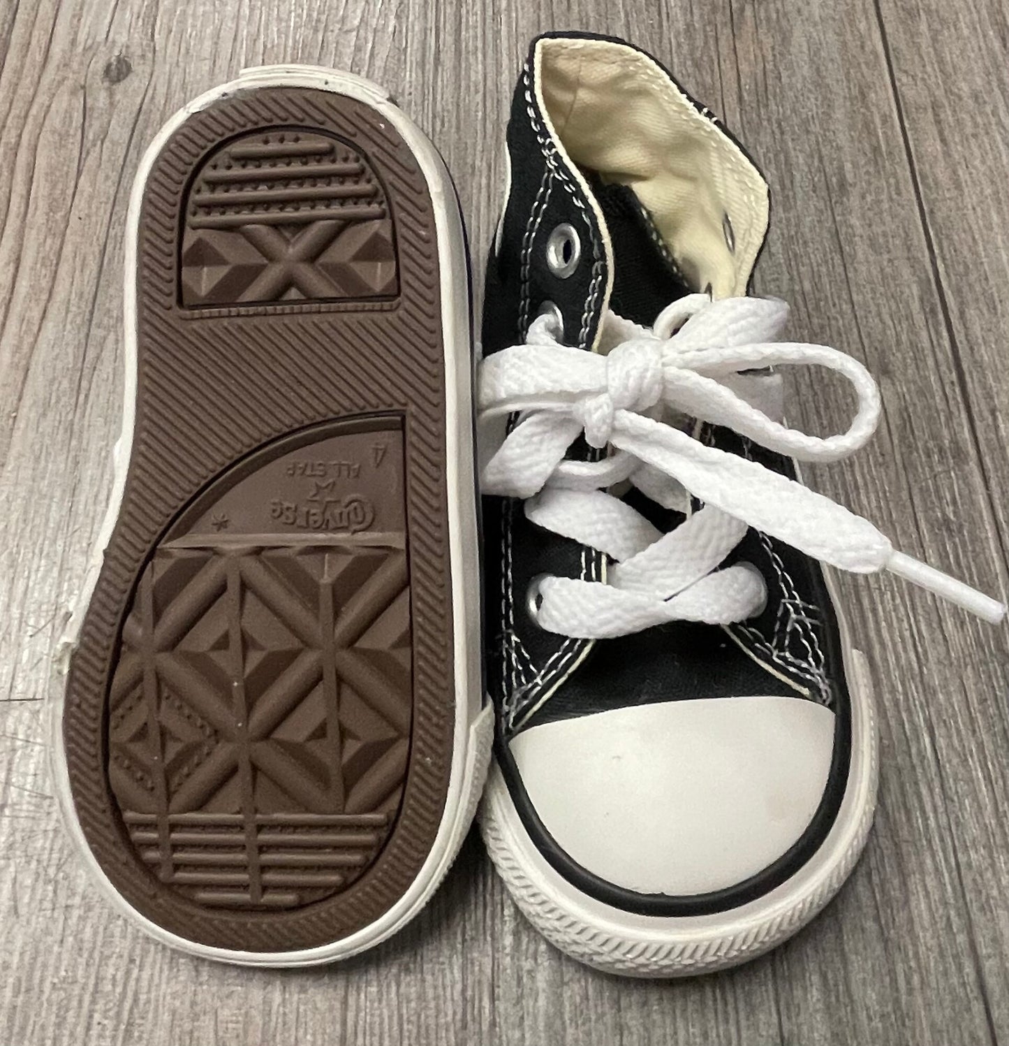 Black  Converse Hightop, 4T