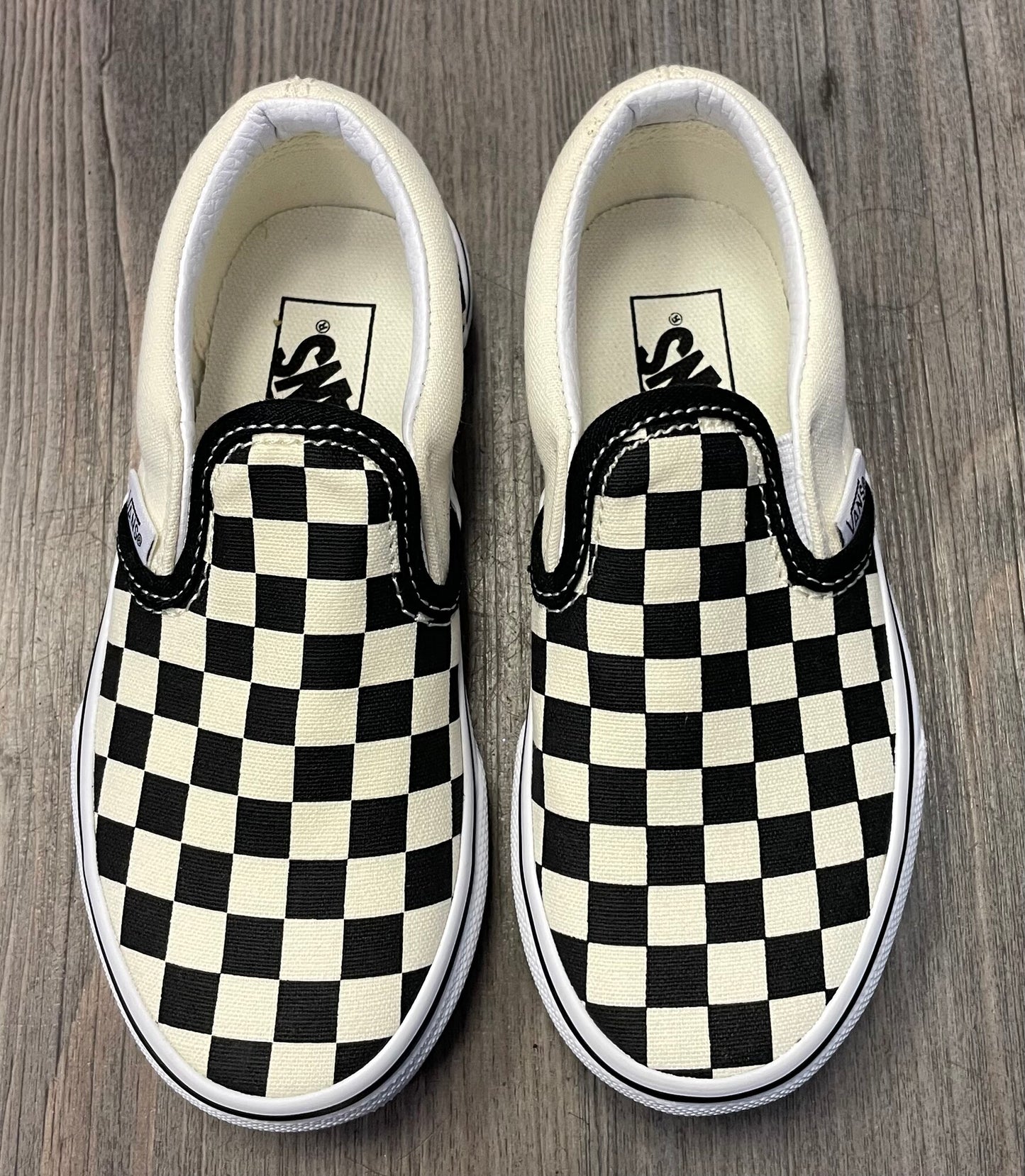 Blk/whit  Vans Slip On Sneaker, 11Y