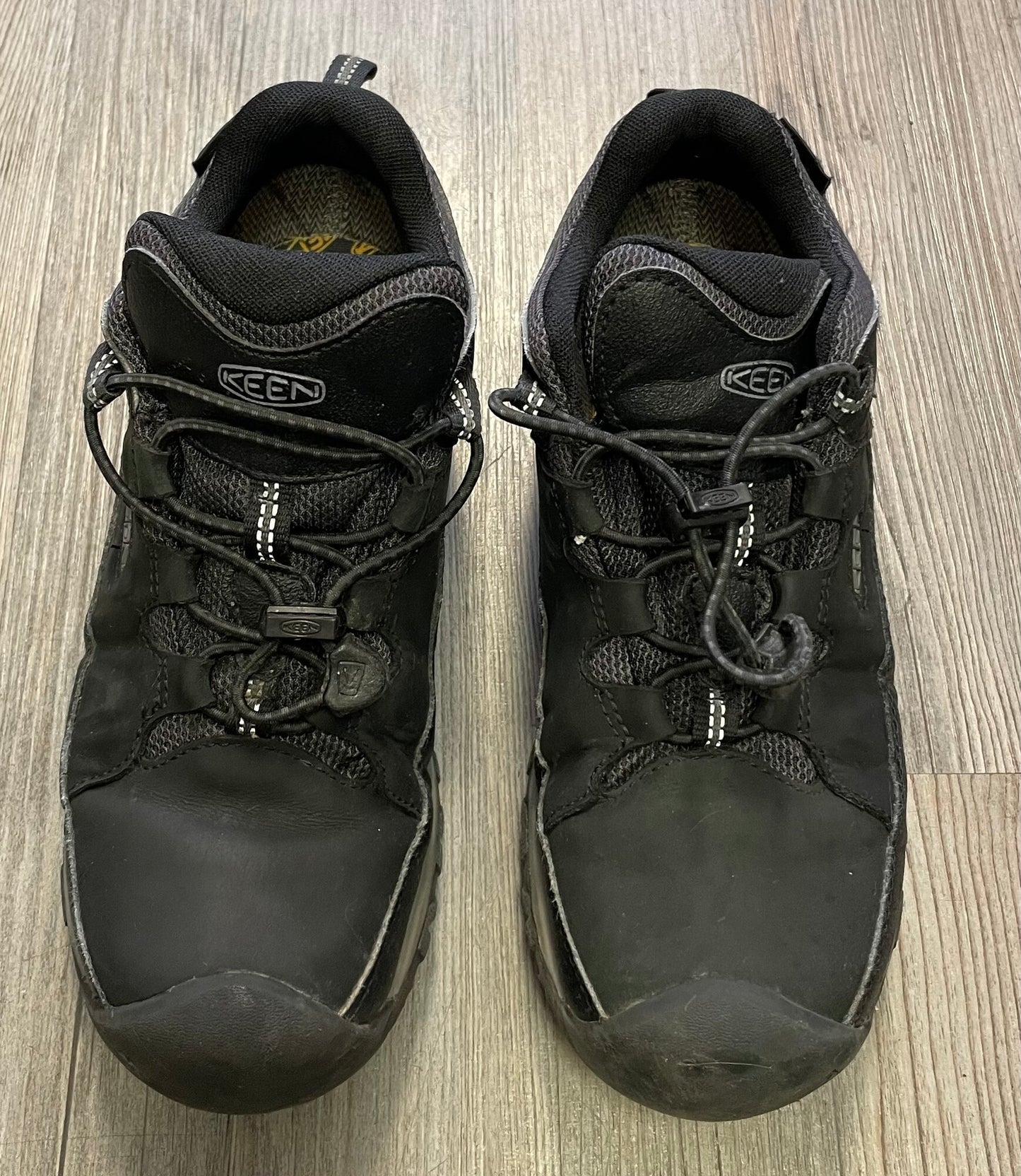 Black  Keens Hiking Shoes, 4Y