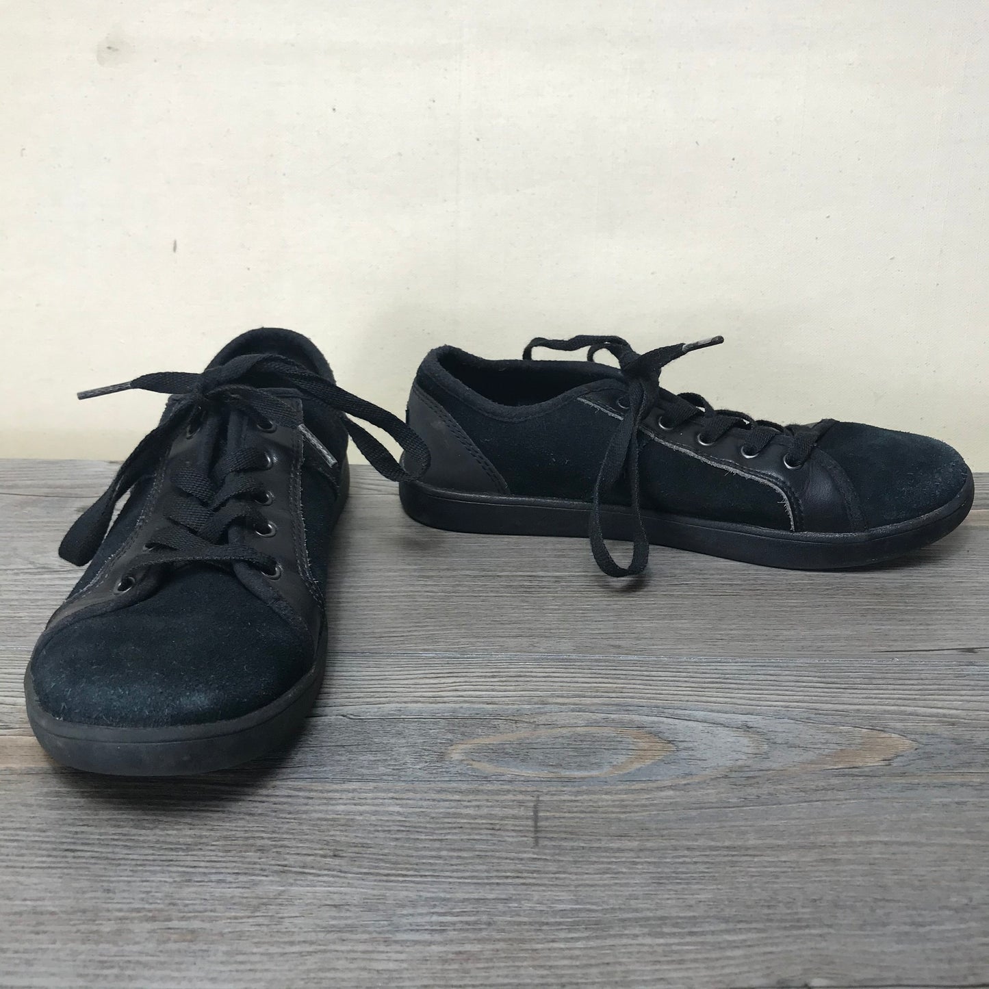 Black  UGG Suede Lace Up, 3Y