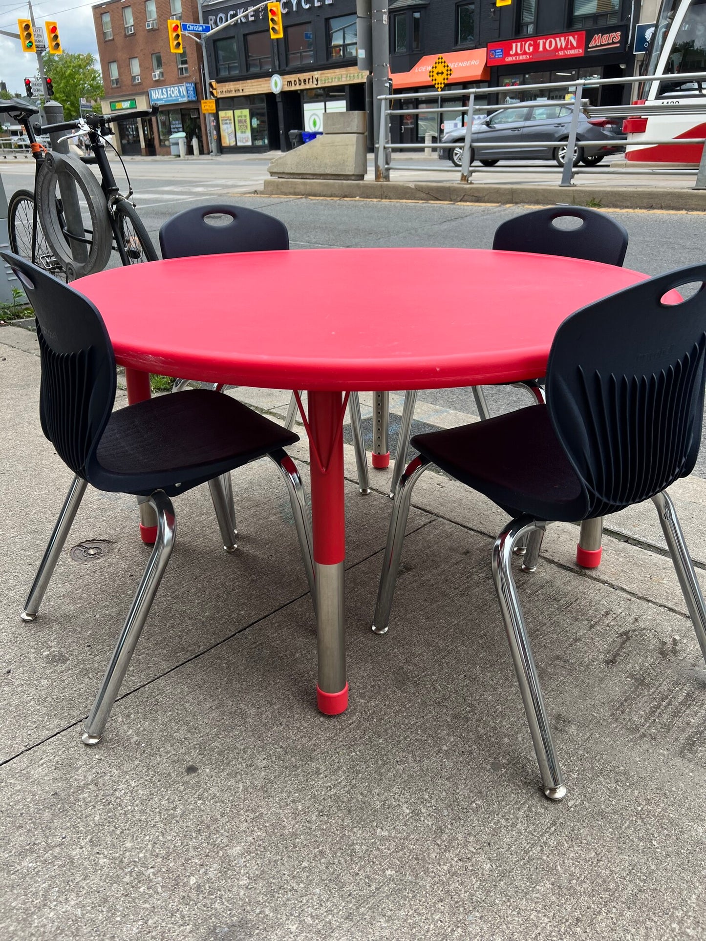 Red/Blue  Belnick Table & 4 Chairs, 45 Inch