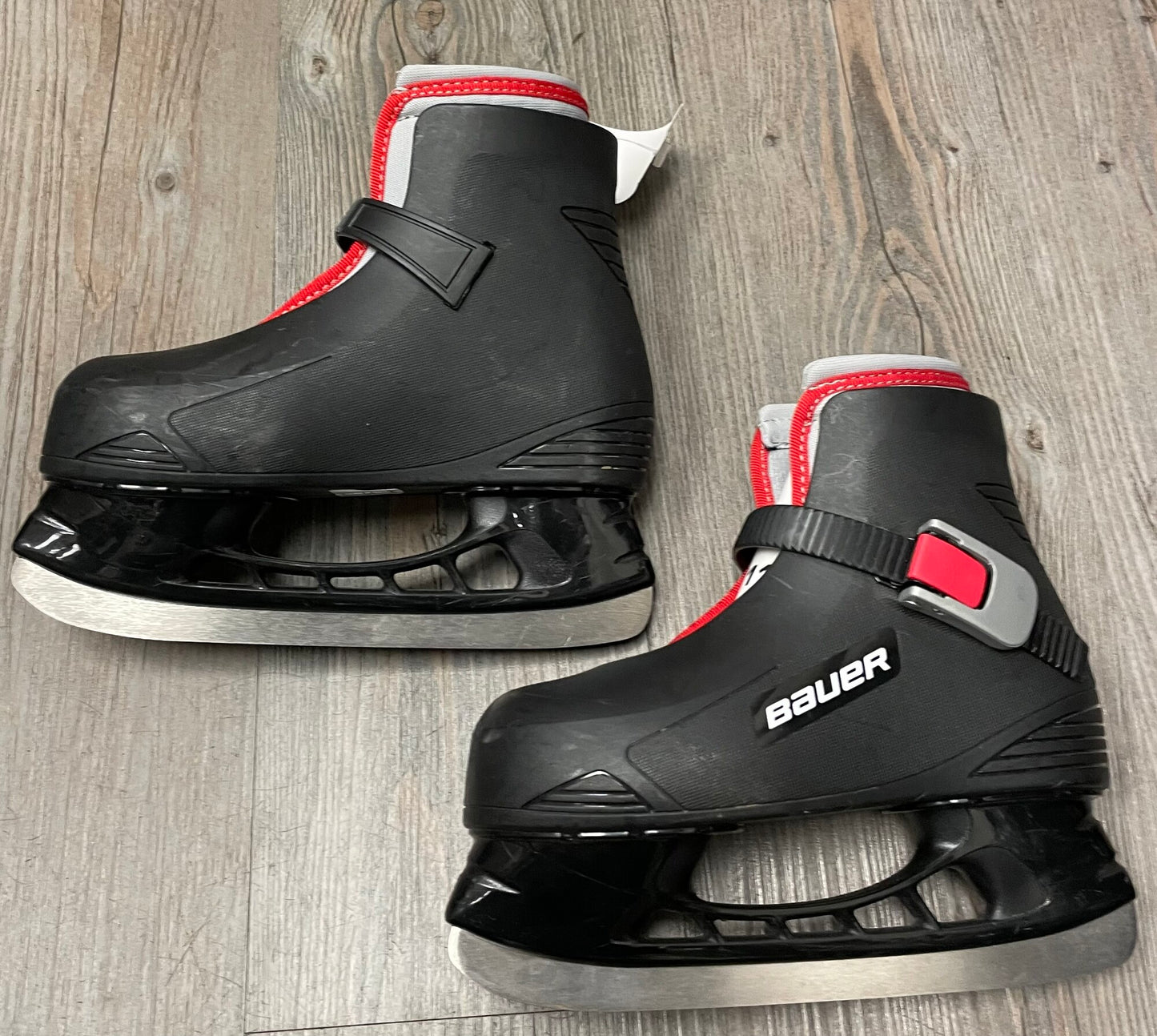 Black  Bauer Hockey Skates, 10-11T