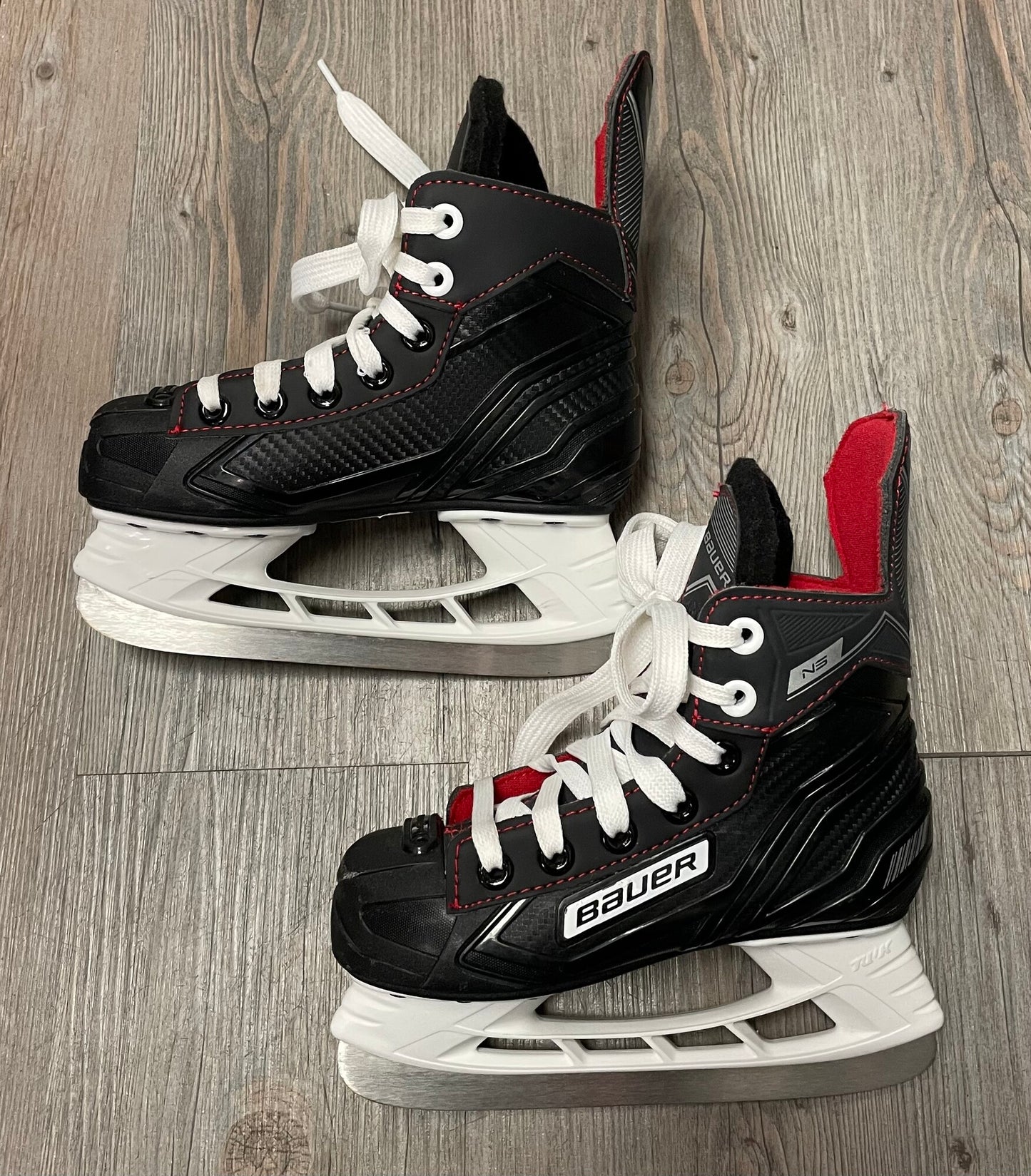 Black  Bauer NS Hockey Skates, 11Y