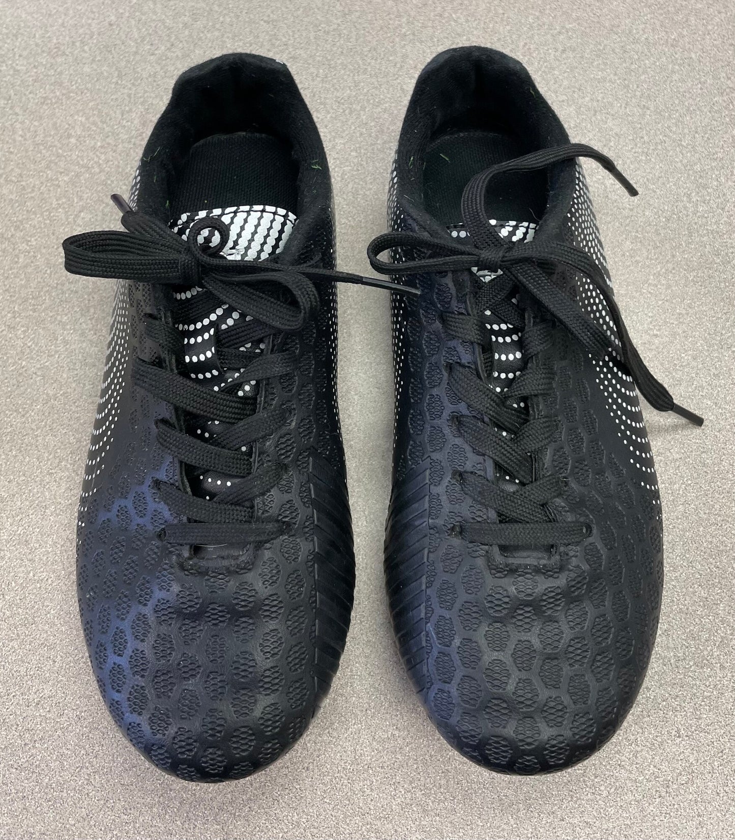 Black  Vizari Soccer Cleats, 1.5Y