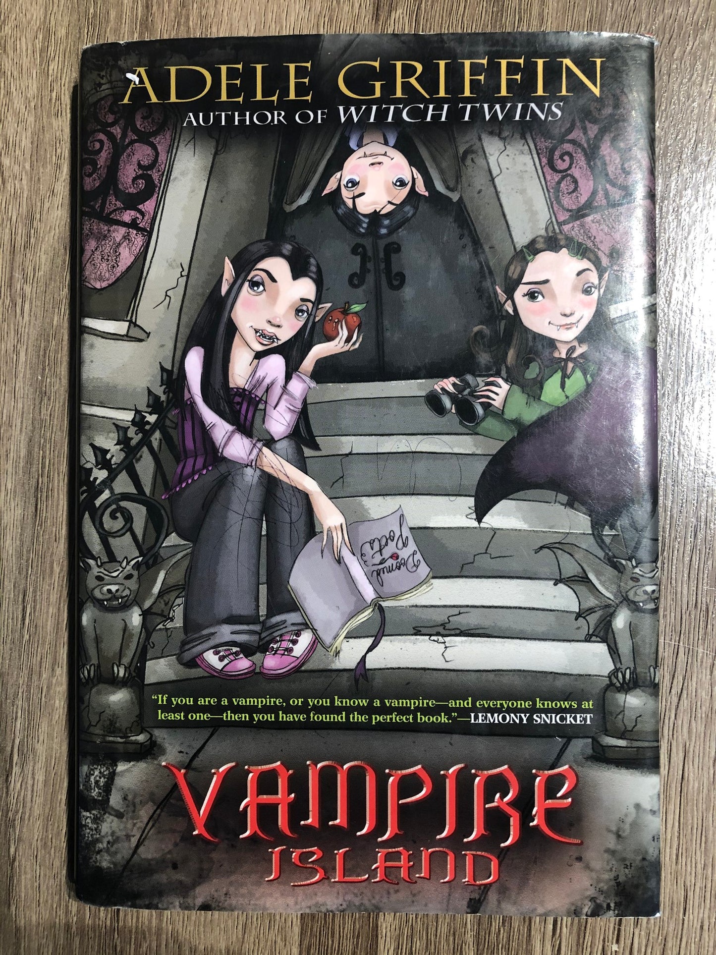 Multi  Vampire Island, Hardcover