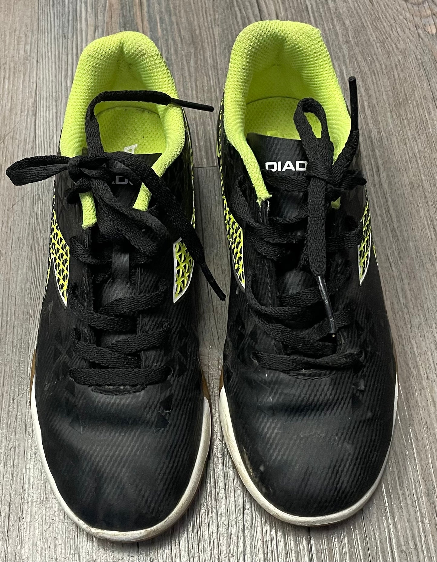Black  Diadora Indoor Cleats, 3Y