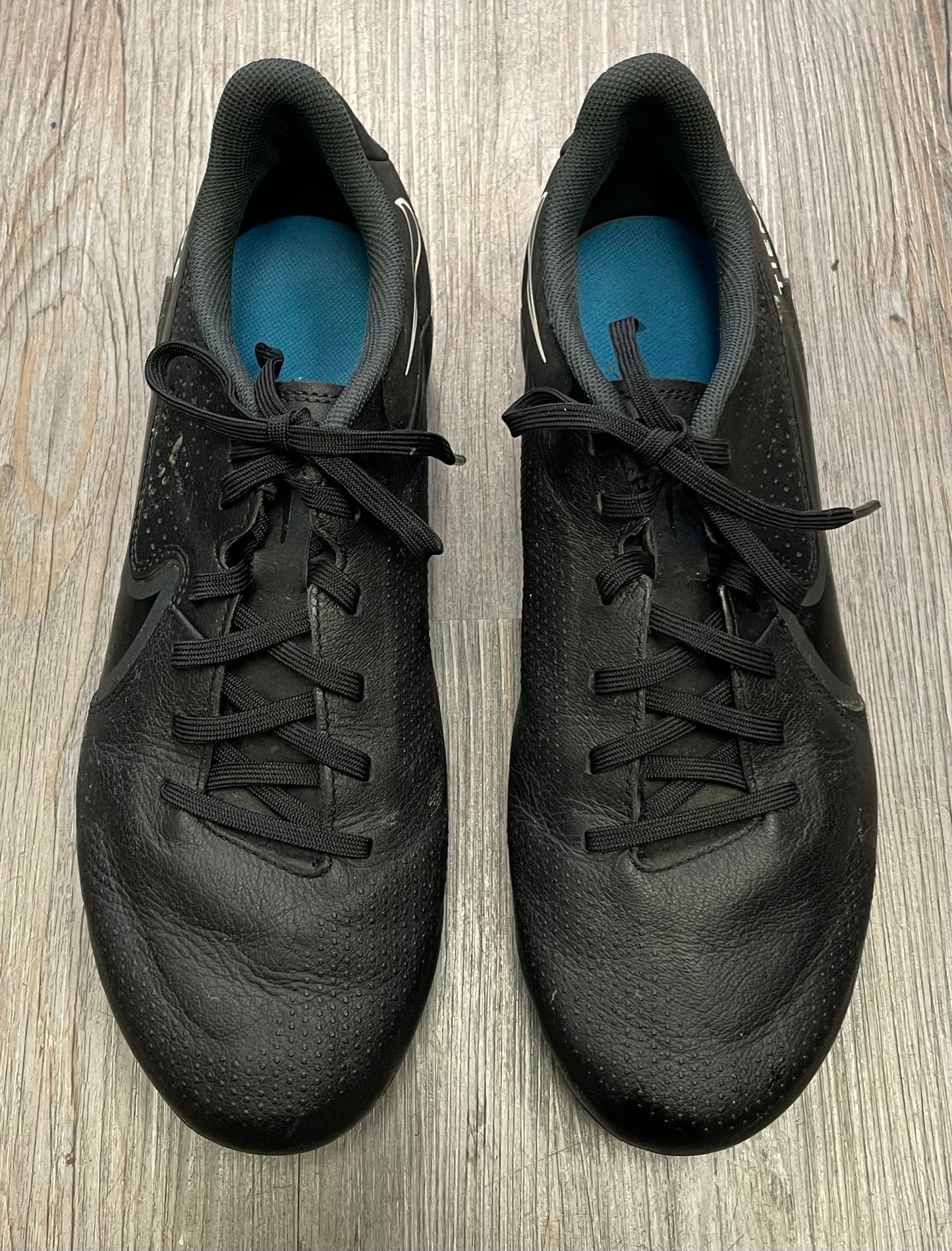 Black  Nike Tempo Soccer Cleats, 8.5Y