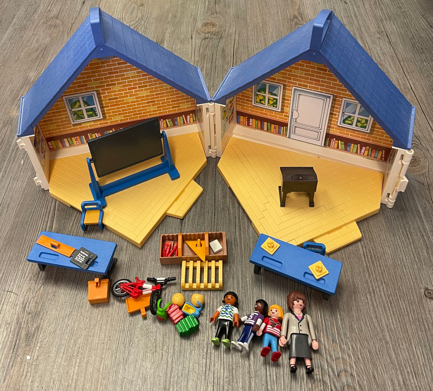 Multi  Playmobil Take Along Scho, Pre-owned