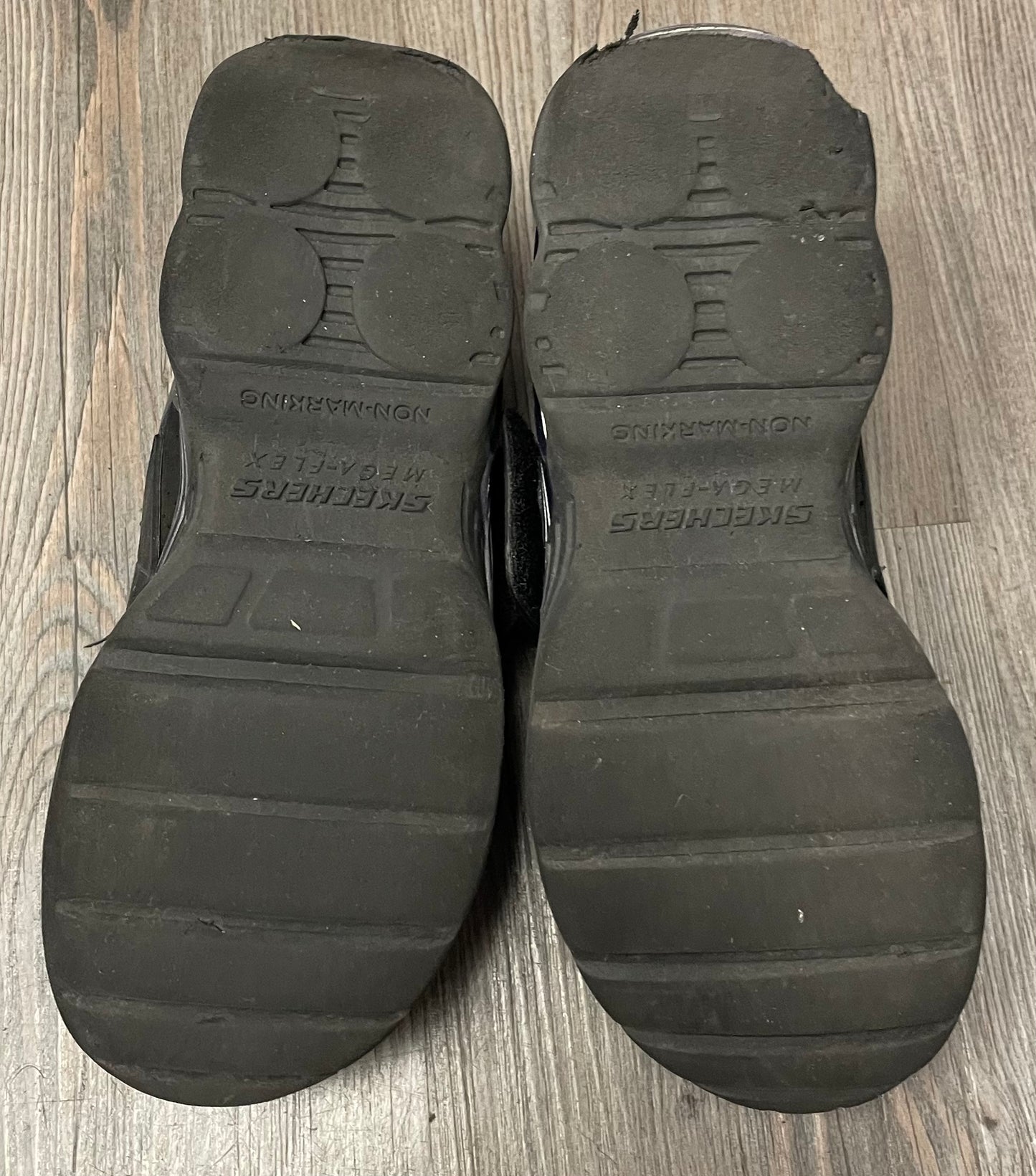 Black  Skechers Mega Flex, 4Y