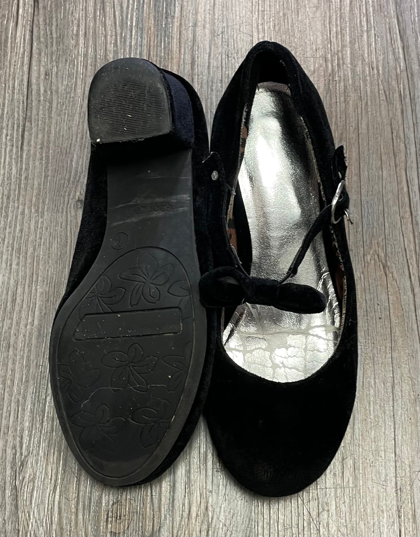 Black  Velvet Tiny  Heel Shoes, 1Y