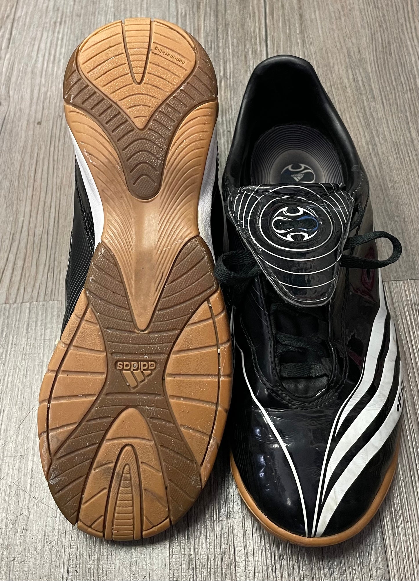 Black  Adidas Indoor Soccer Clea, 4.5Y