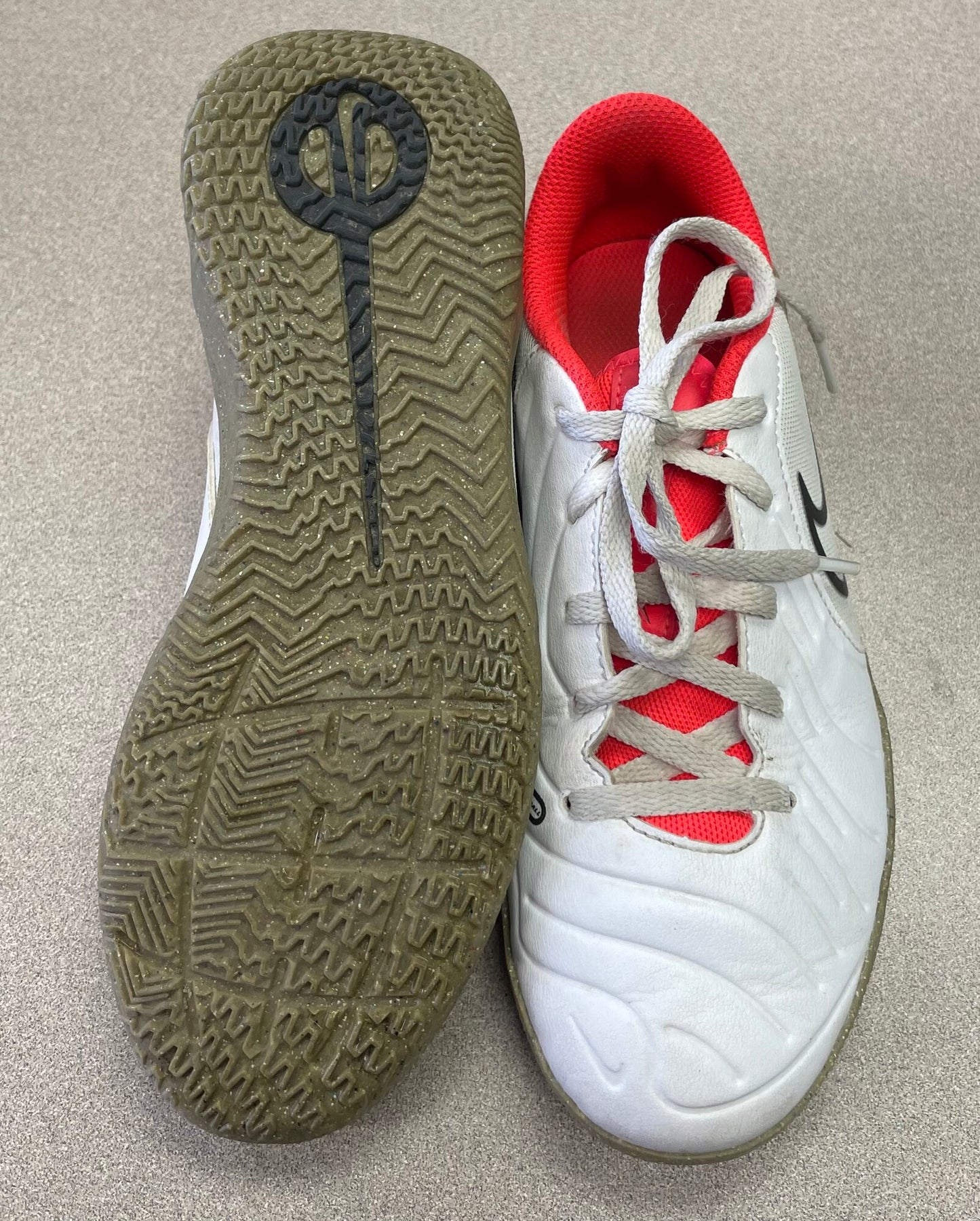 White  Nike Indoor Soccer Cleats, 3Y