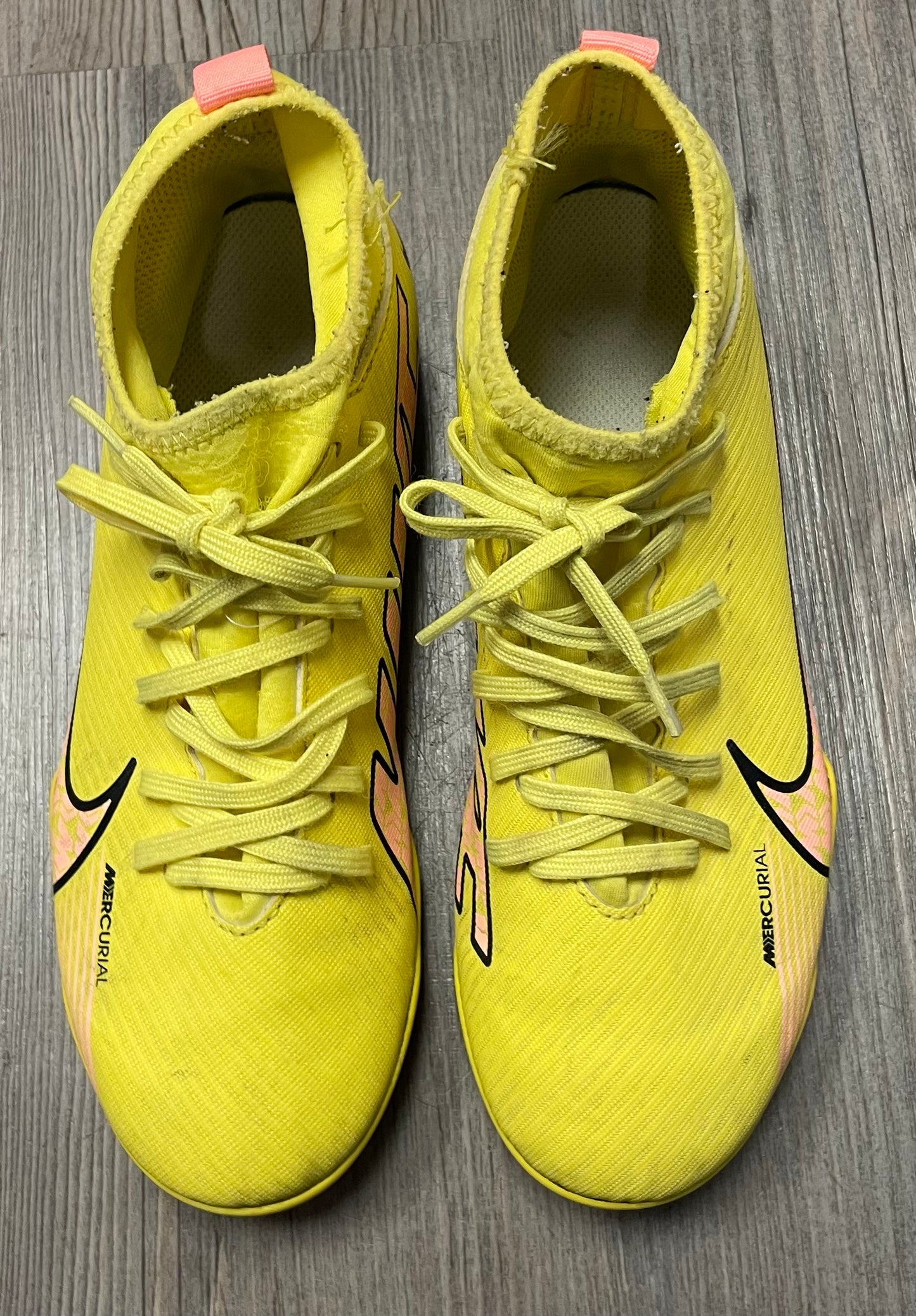 Yellow  Nike Mecurial Outdoor Cle, 5Y