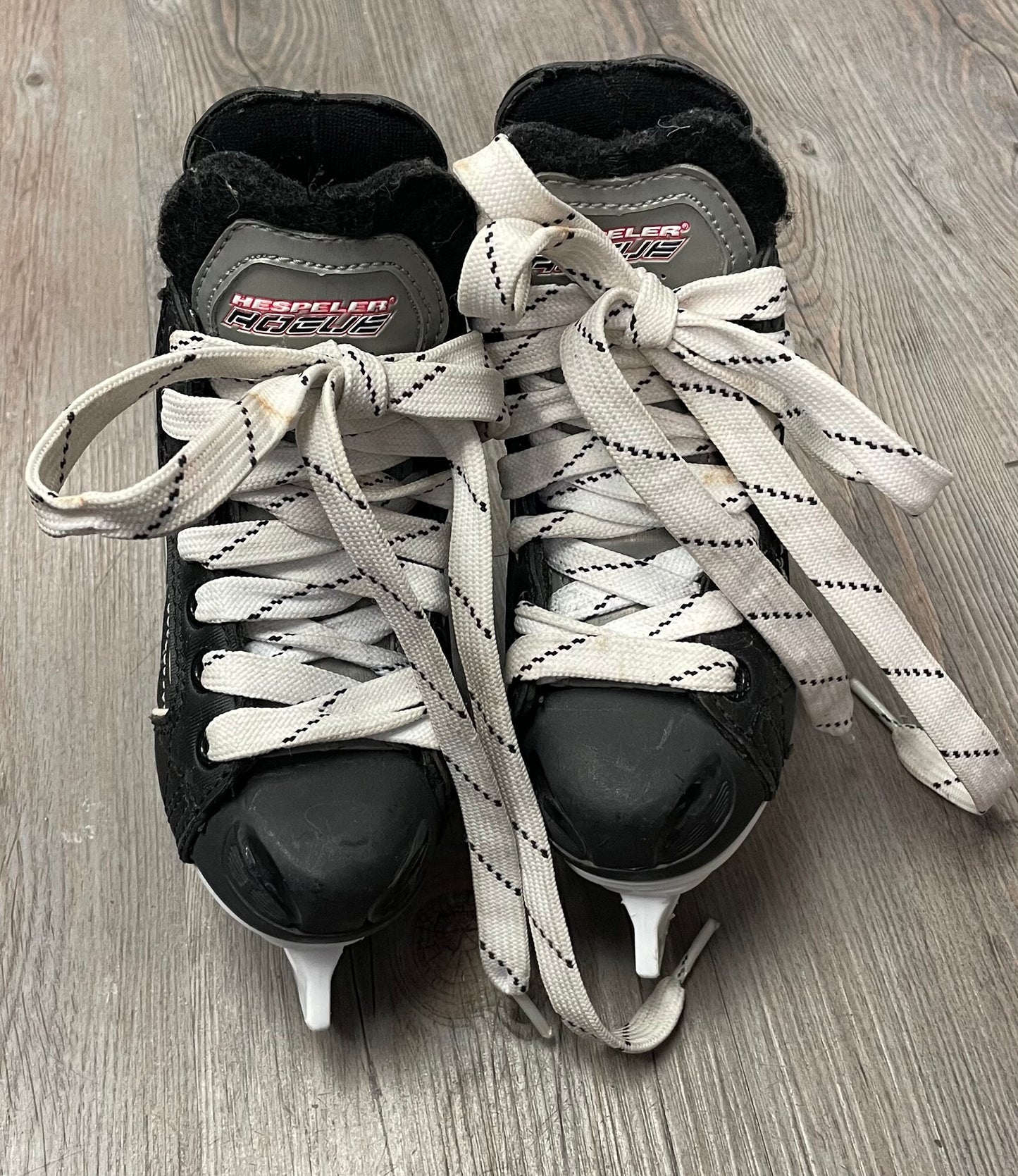 Black  Hespeler Hockey Skates, 8T