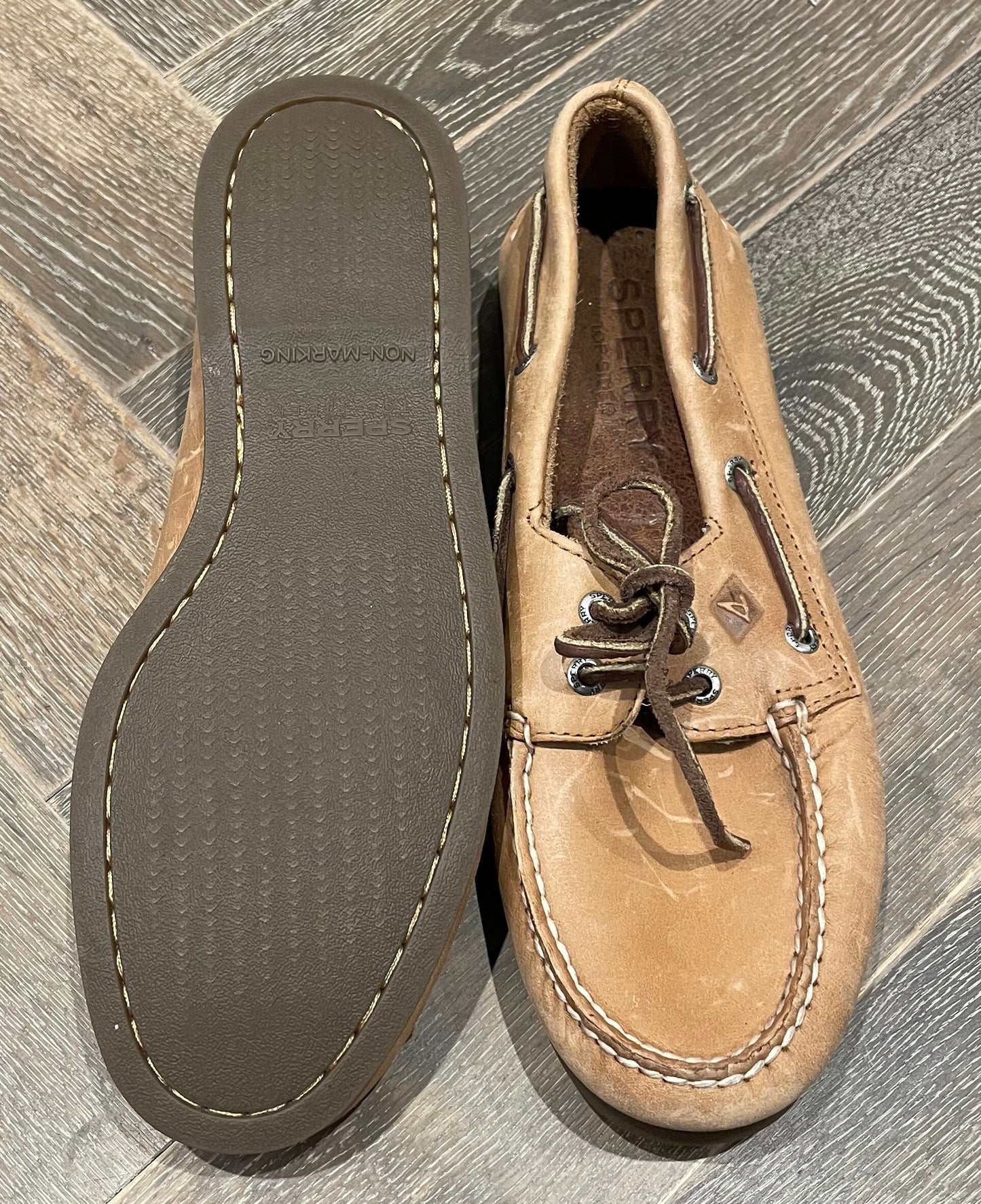 Brown  Leather Sperry Boat Shoe, 7.5Y