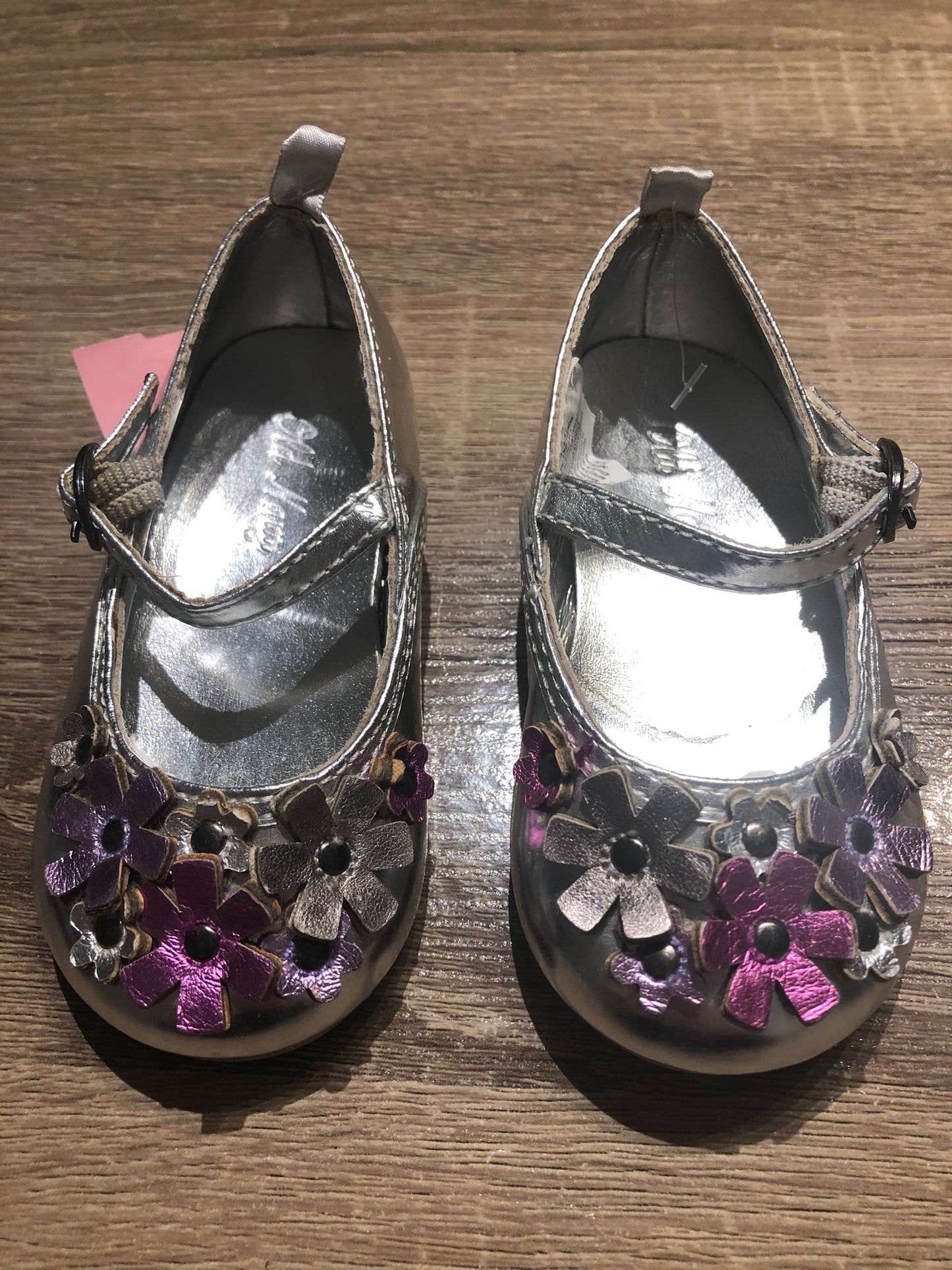 Sliver  Old Navy Flat Shoes, 5T