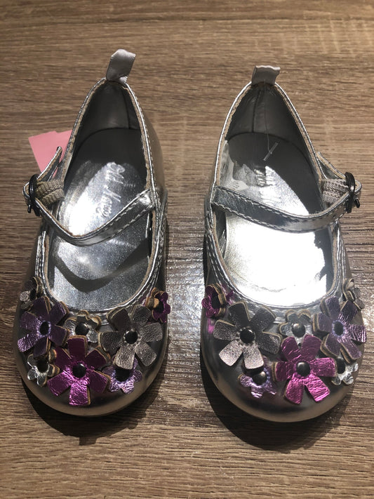 Sliver  Old Navy Flat Shoes, 5T