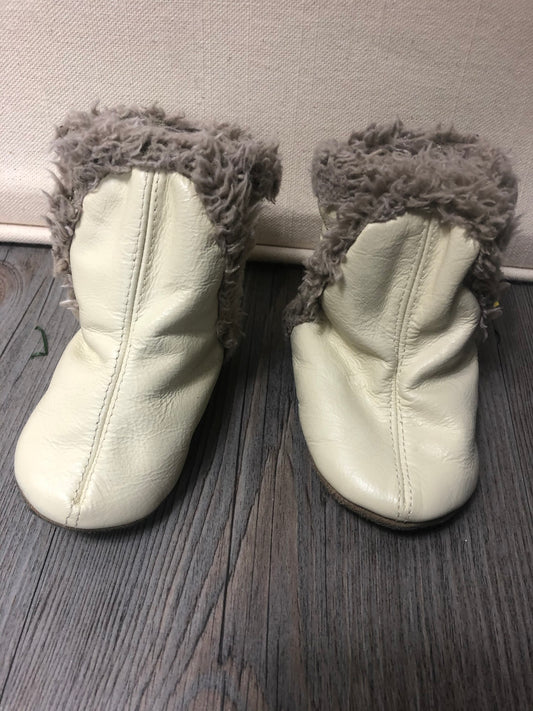 Cream  Robeez Bootie, 0-6M