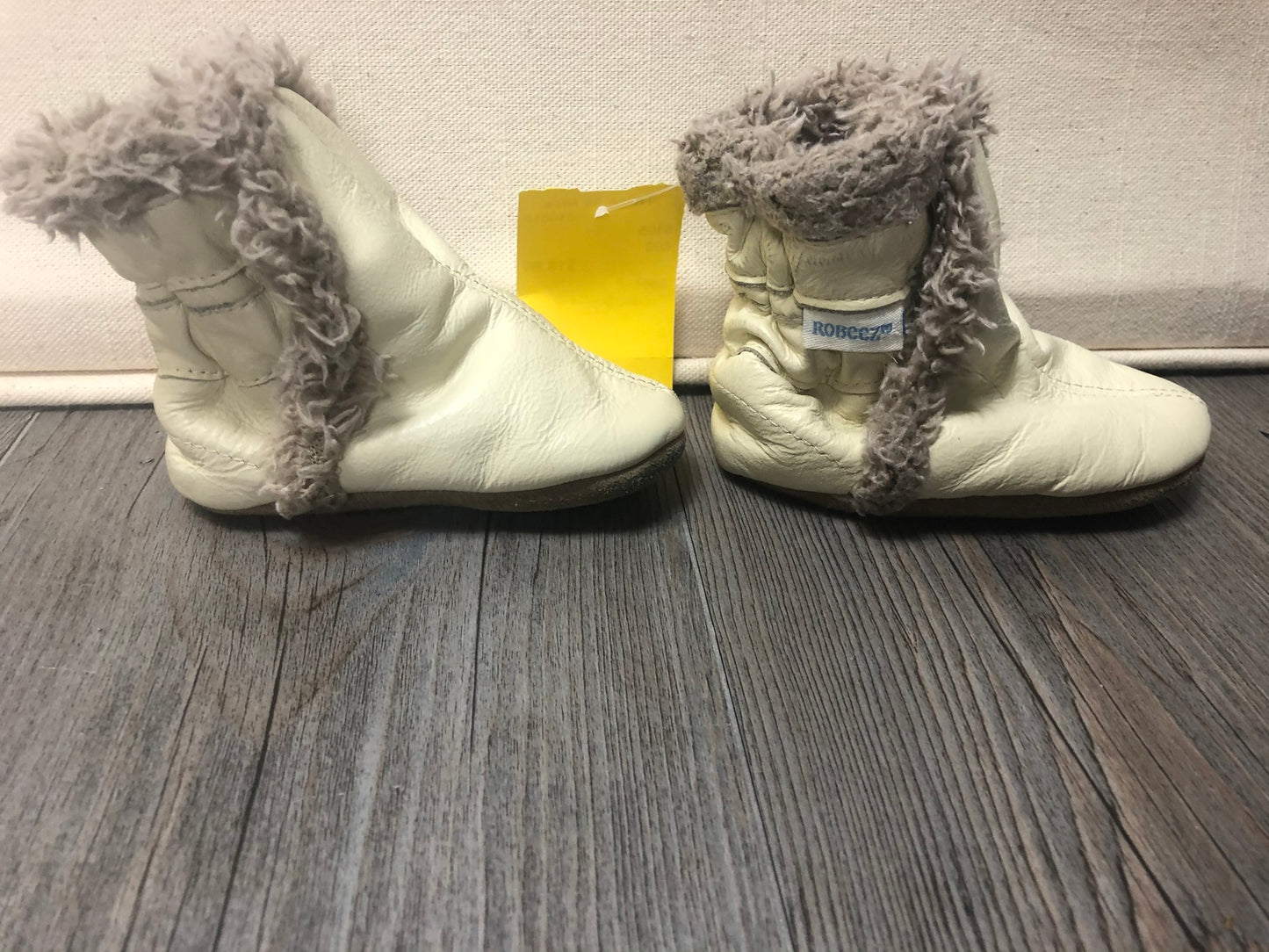 Cream  Robeez Bootie, 0-6M