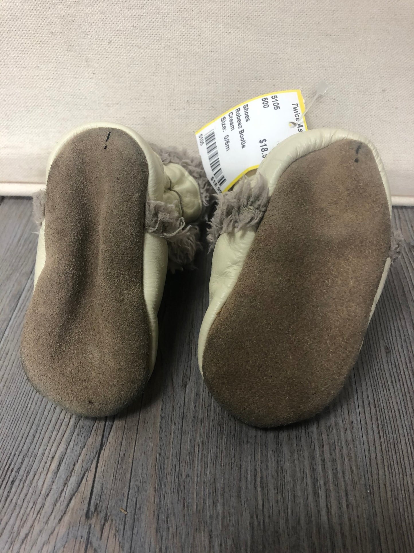 Cream  Robeez Bootie, 0-6M