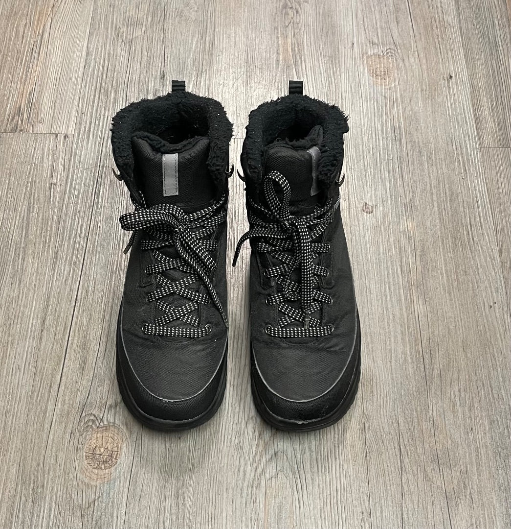 Black Quechua Winter Boots, 6.5Y