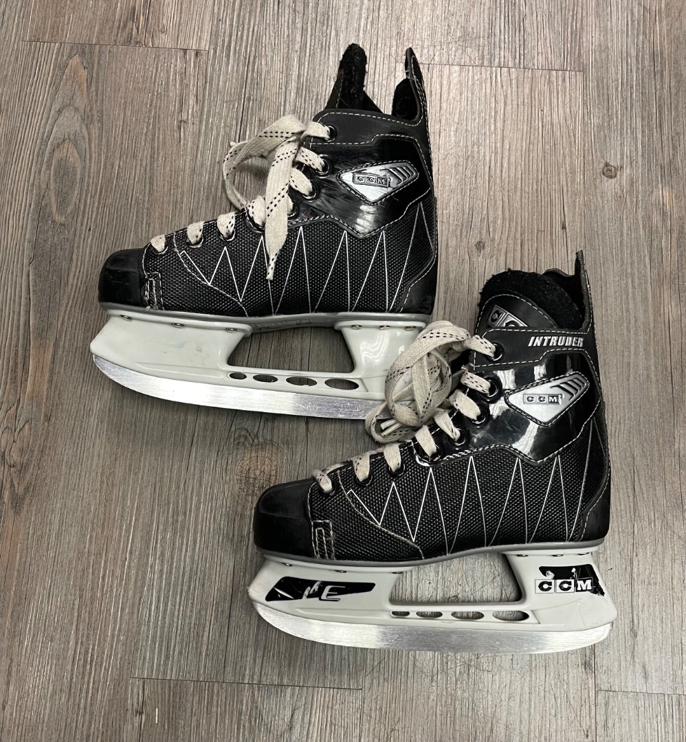 Black CCM Intruder, 1Y