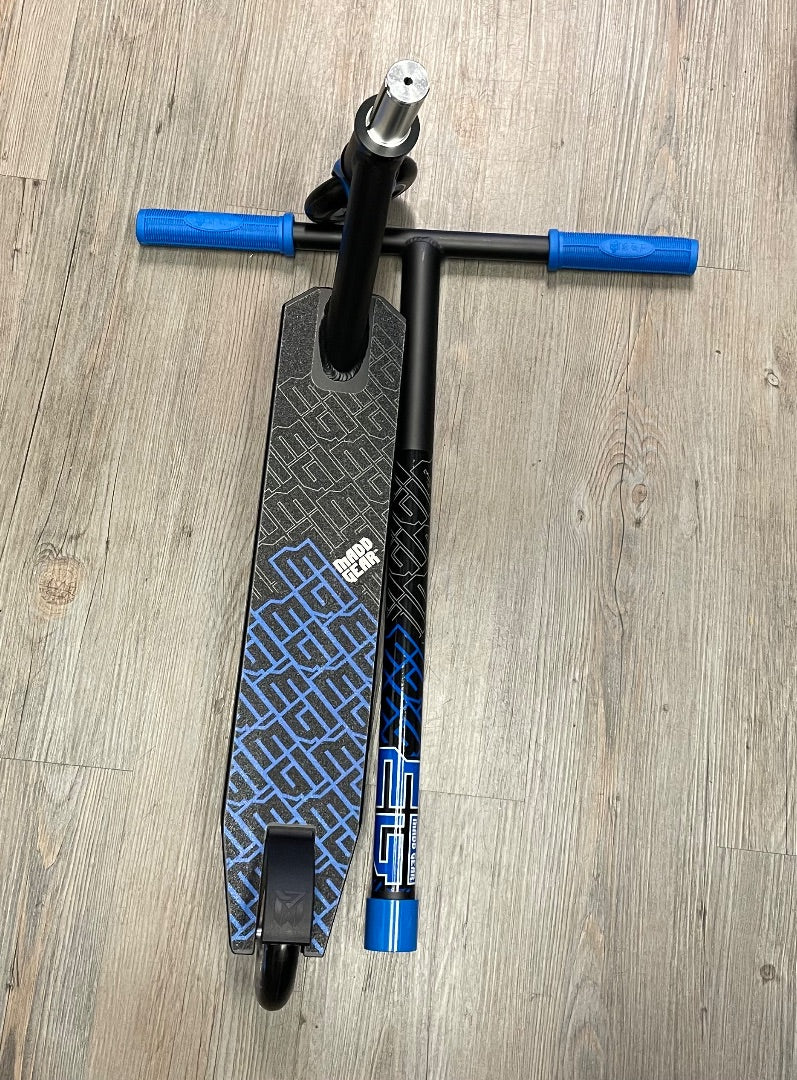 Blue Madd Gear Kick Xtreme Scooter, 8Y+