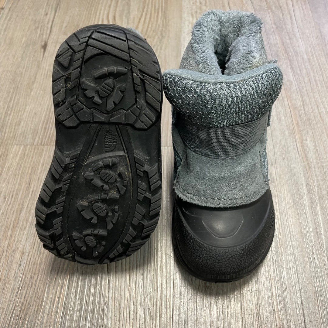Grey North Face Apenglow 11 Boots, 6T