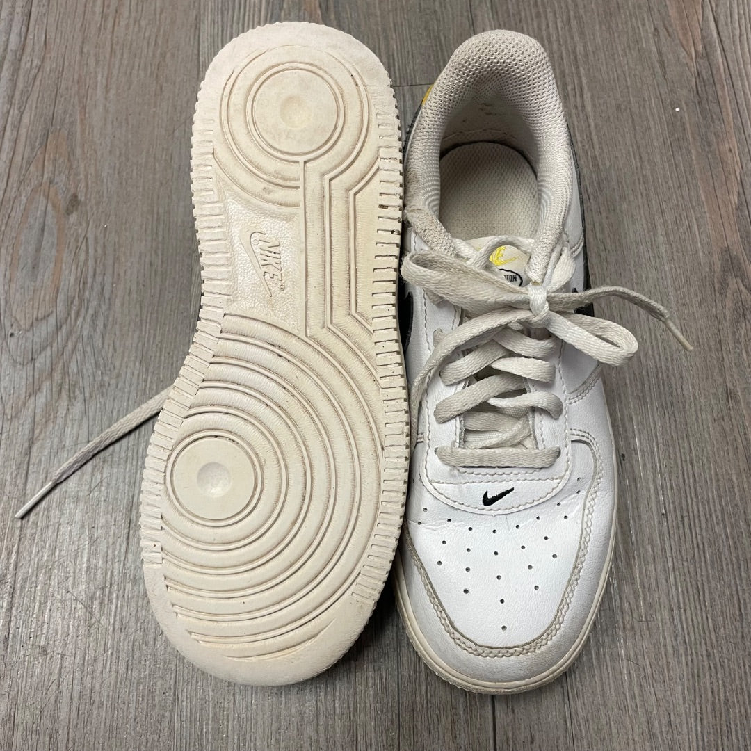 White Nike Lace Up Sneaker, 2.5Y