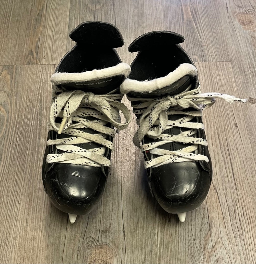 Black Bauer Supreme Hockey Skates, 11Y