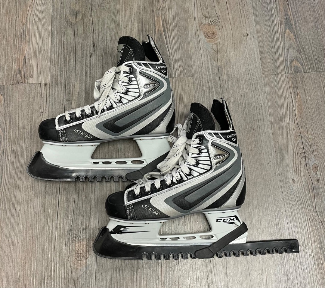 Black CCM Custom 01, 4Y