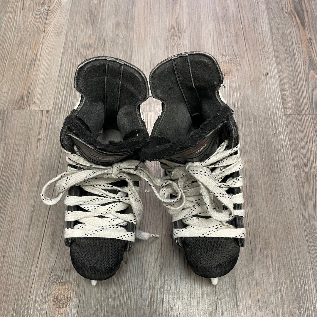 Black Bauer Supreme 3000 Hockey Skates, 1Y