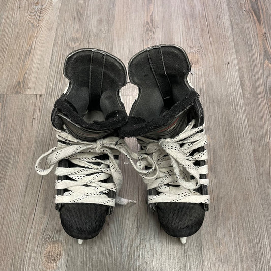 Black Bauer Supreme 3000 Hockey Skates, 1Y